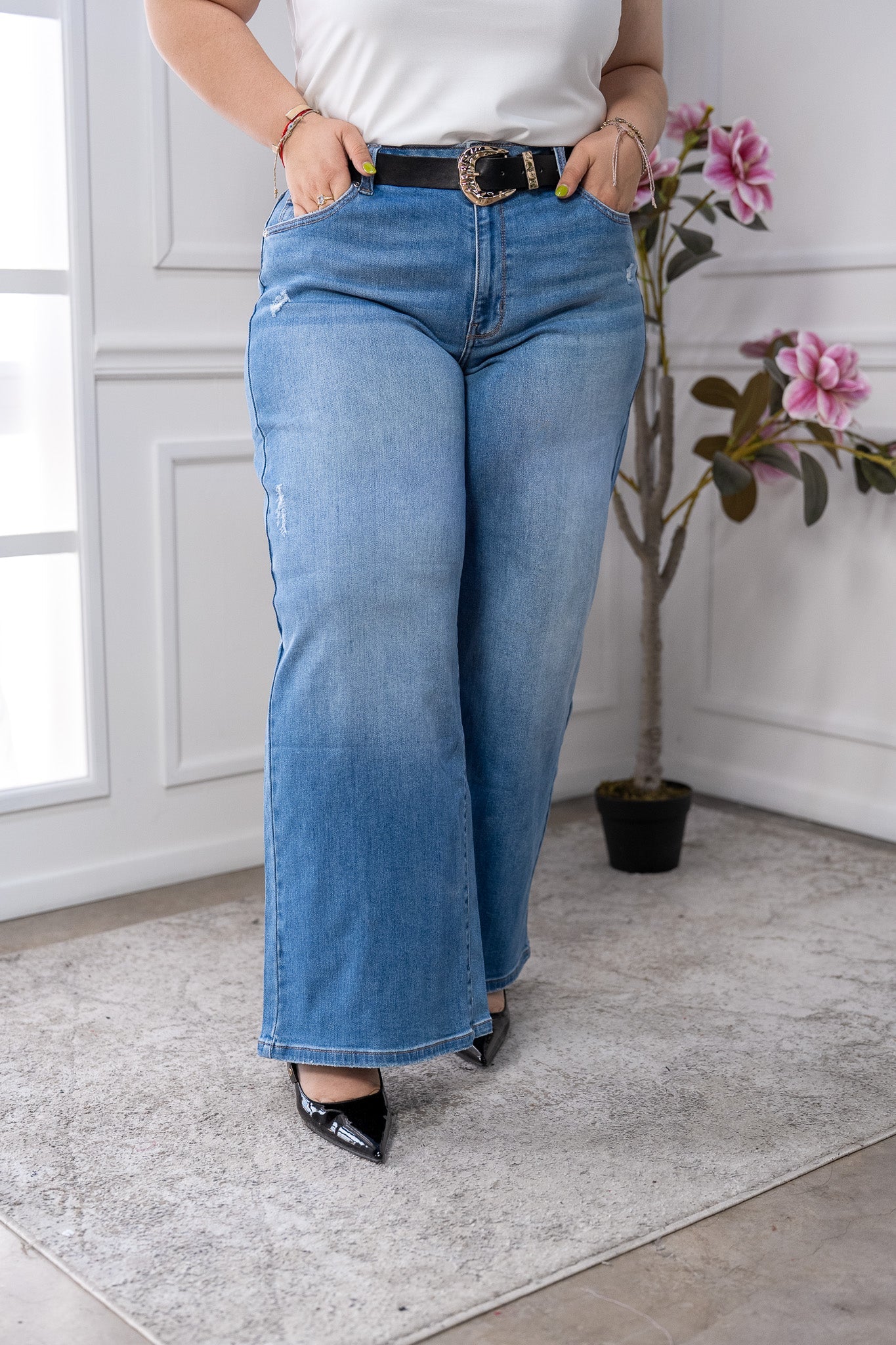 Jeans para curvys stretch y tiro alto. Cortes skinny, recto, campanas y anchos.