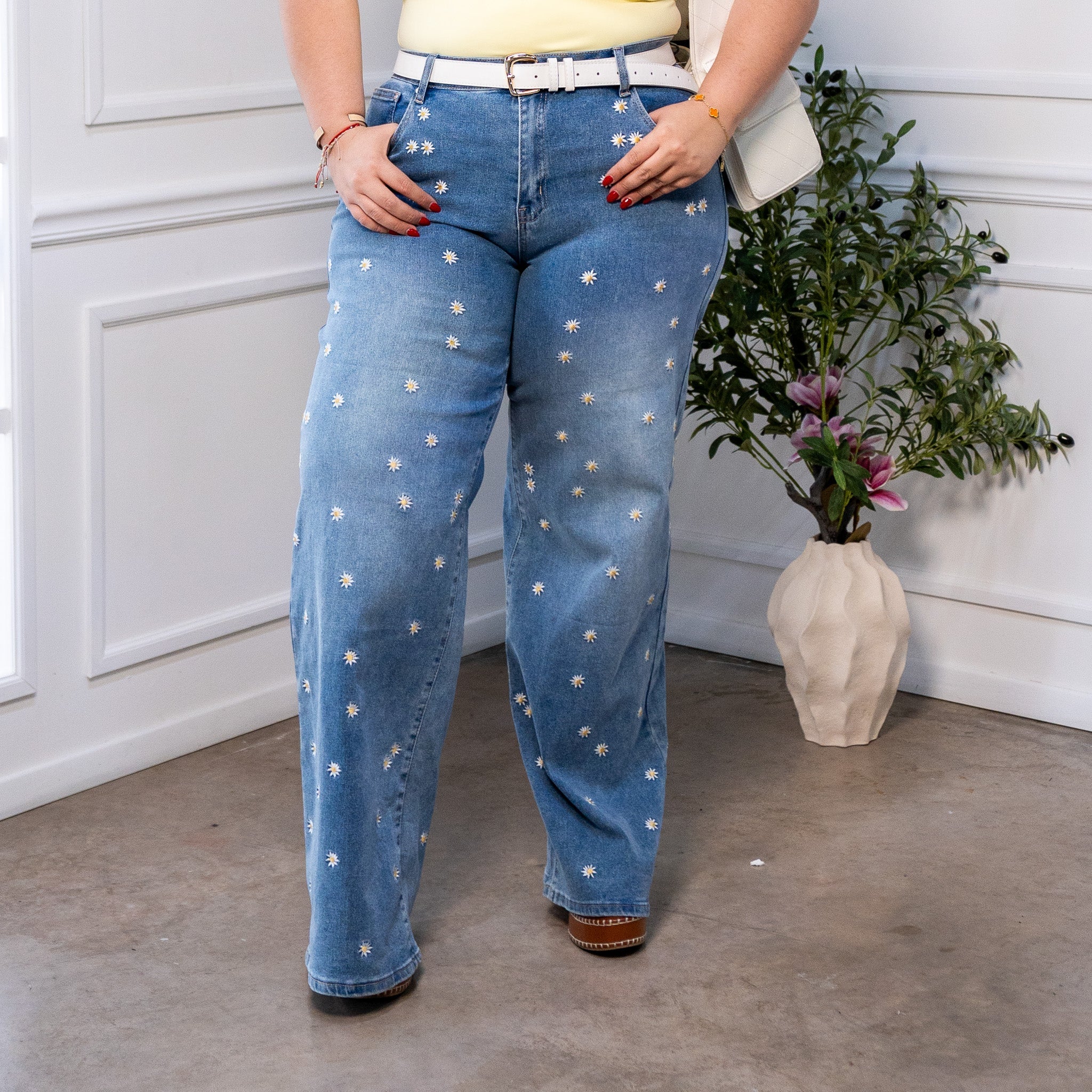 Jeans para Curvys stretch y tiro alto. Cortes skinny, recto, campanas y anchos.