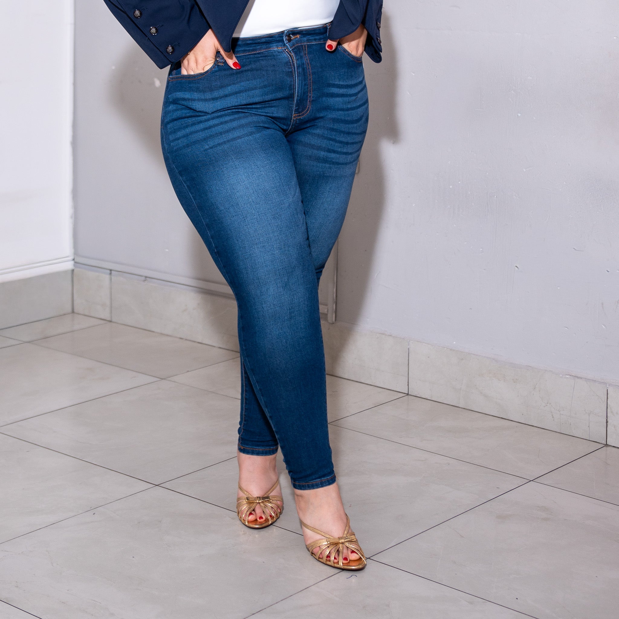 Jeans para Curvys stretch y tiro alto. Cortes skinny, recto, campanas y anchos.
