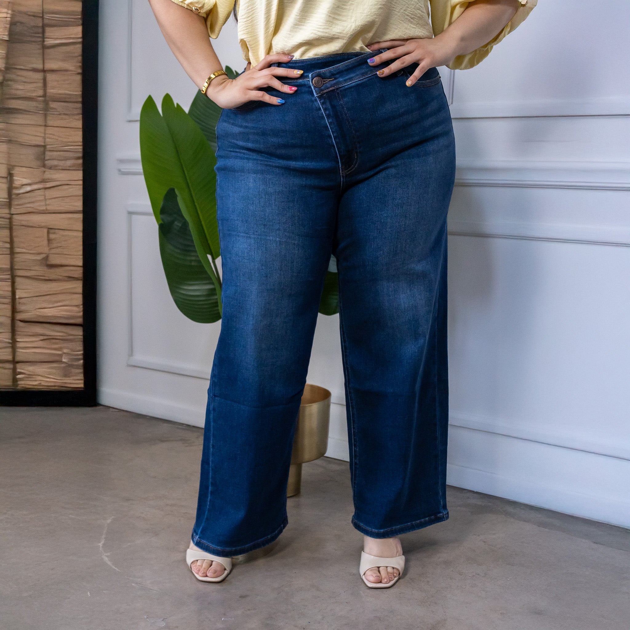 Jeans para Curvys stretch y tiro alto. Cortes skinny, recto, campanas y anchos.