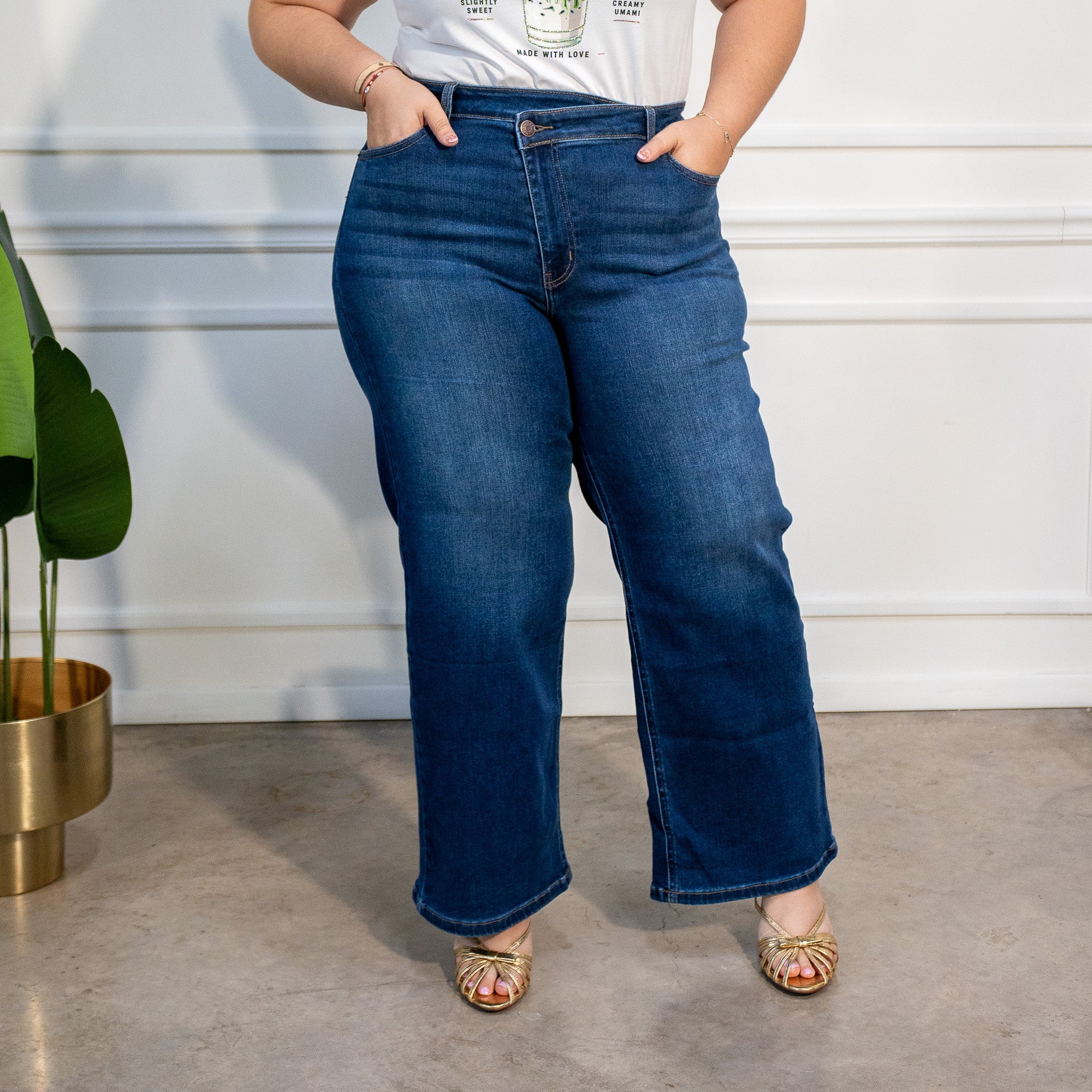 Jeans para Curvys stretch y tiro alto. Cortes skinny, recto, campanas y anchos.