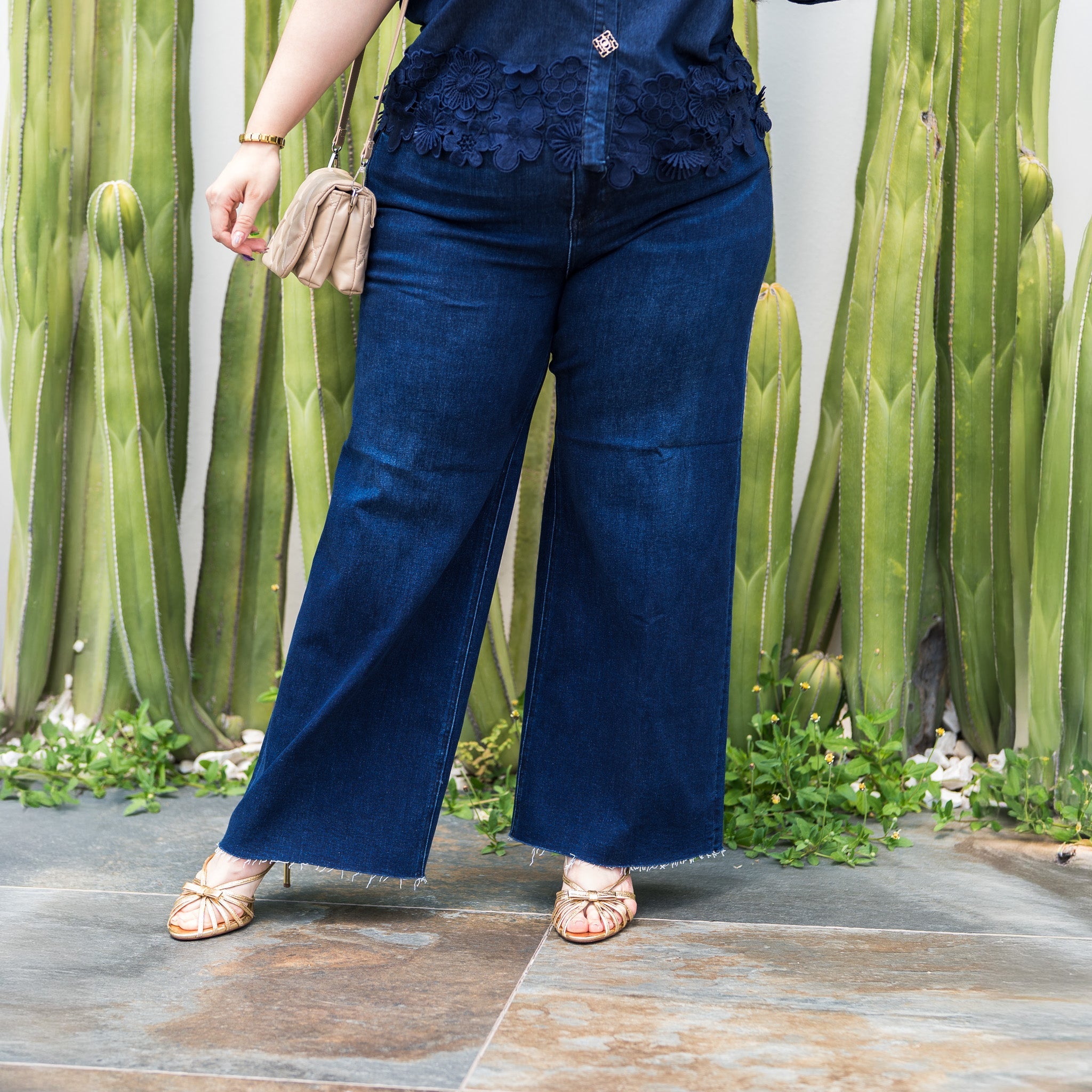 Jeans para Curvys stretch y tiro alto. Cortes skinny, recto, campanas y anchos.