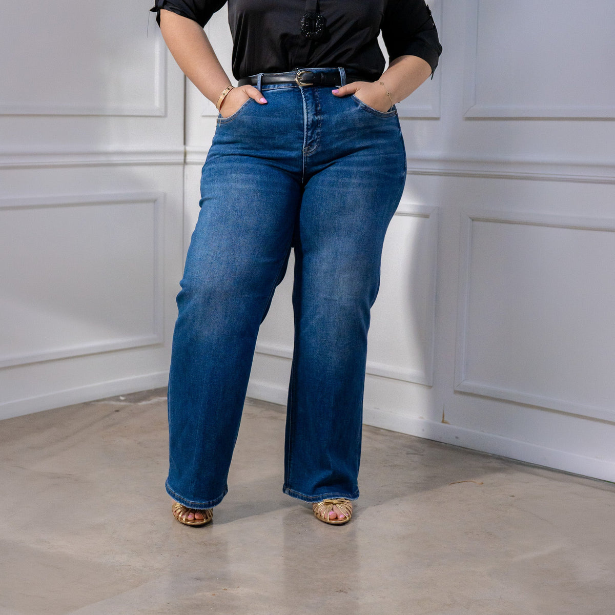 Jeans para Curvys stretch y tiro alto. Cortes skinny, recto, campanas y anchos.