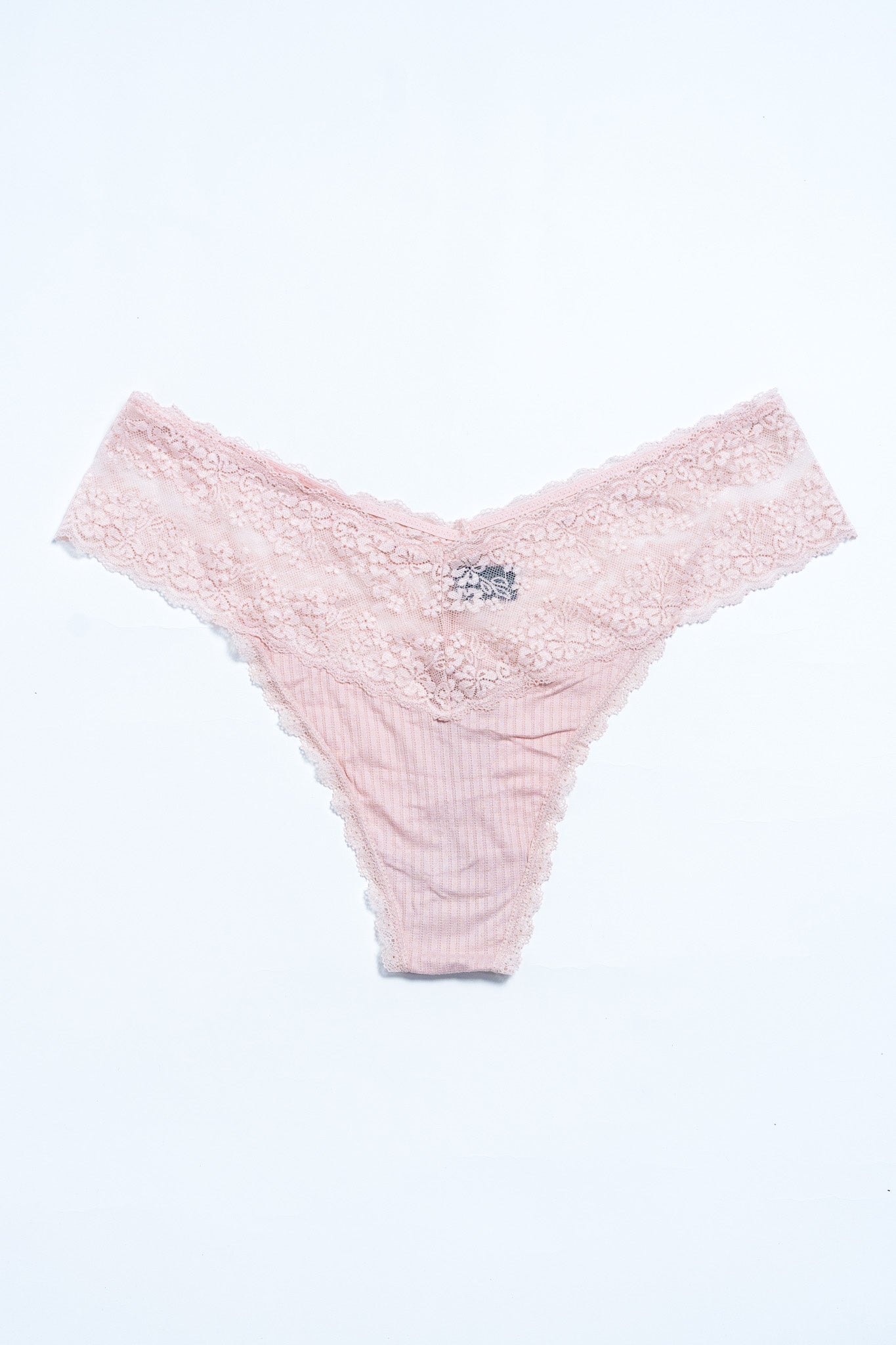 Tanga Curvy Encaje Romántico Negro o Rosa Tallas Extras