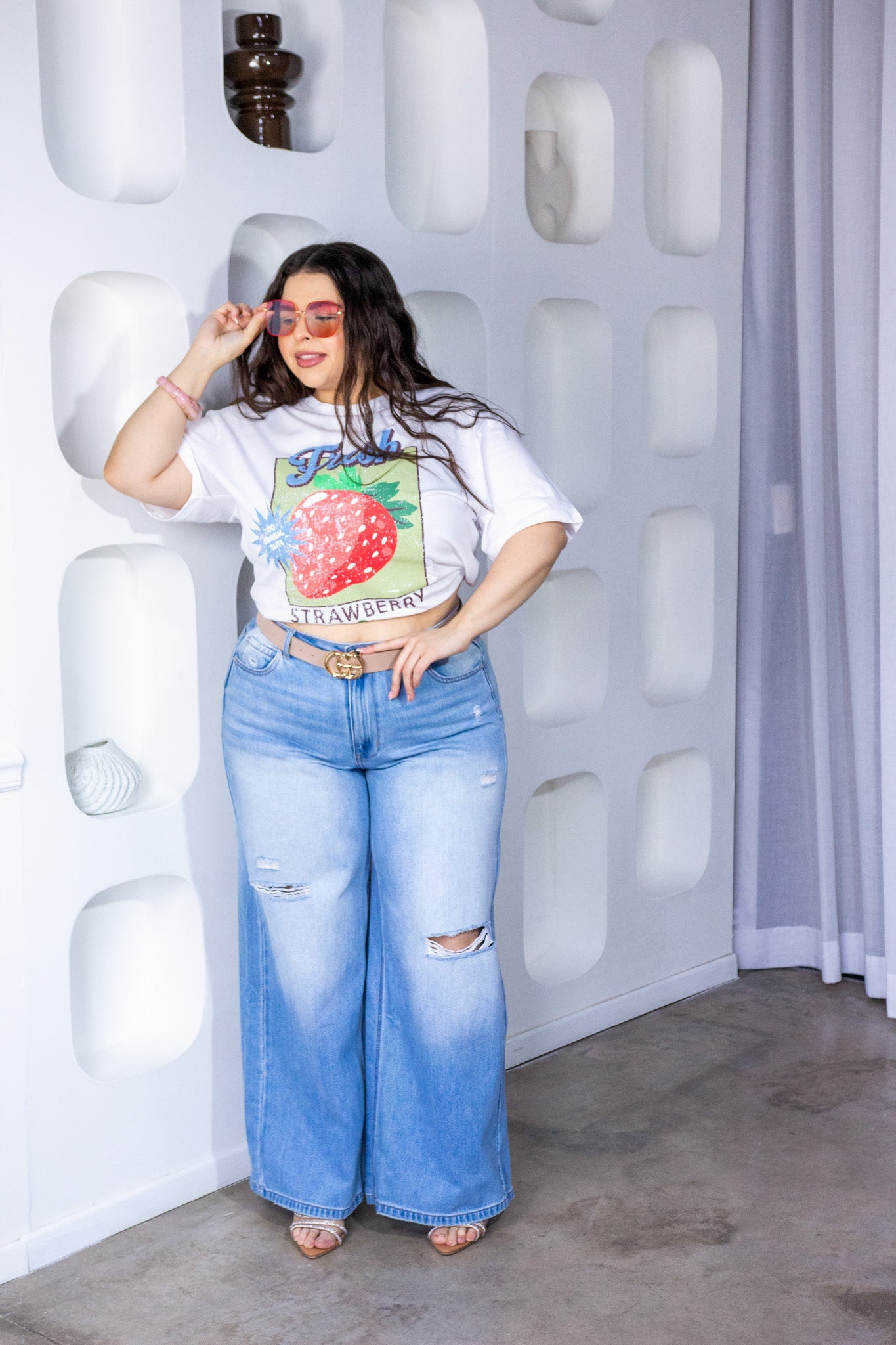 Playera Curvy Oversize Fresh Strawberry Vibes Blanco
