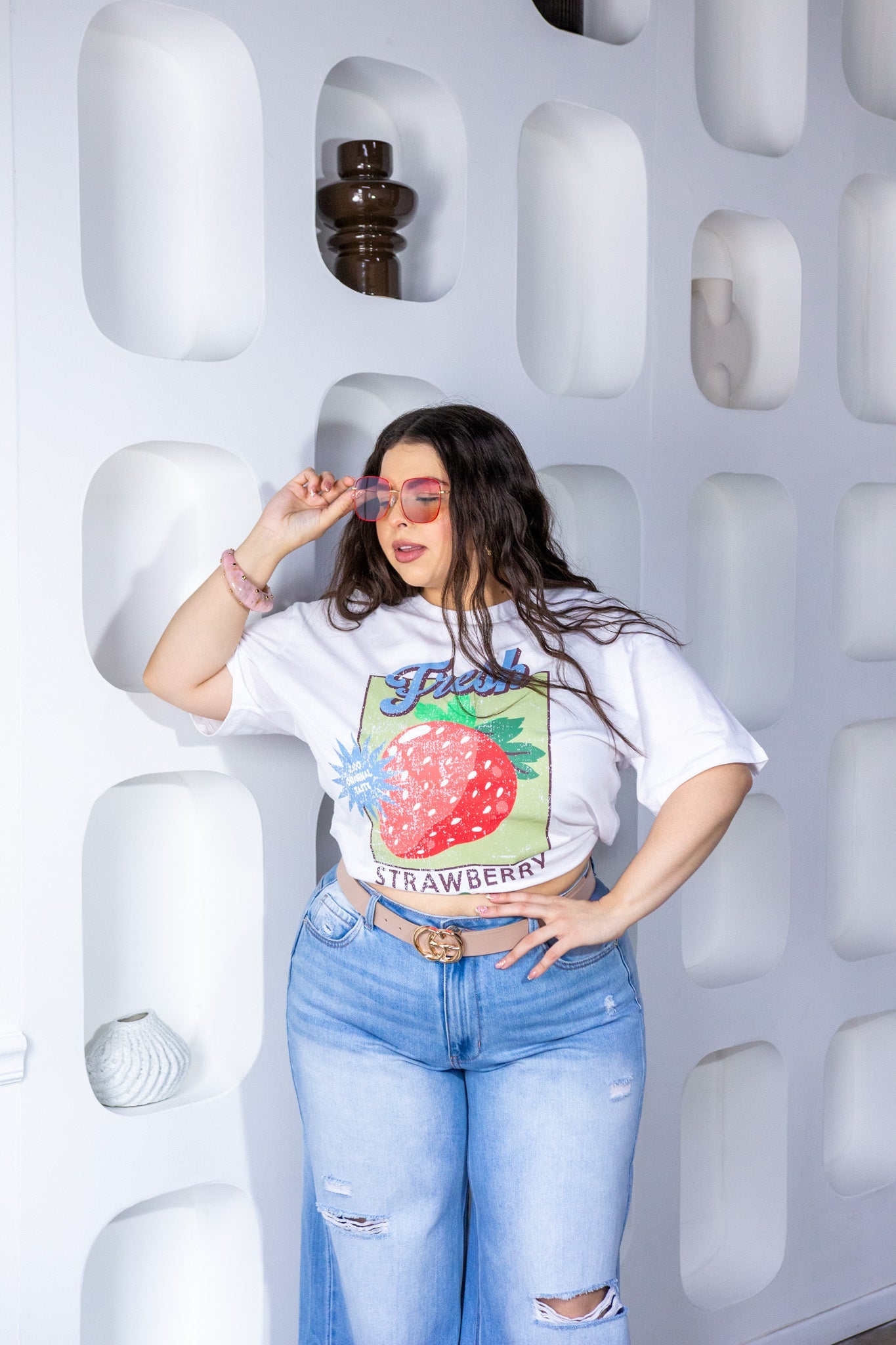 Playera Curvy Oversize Fresh Strawberry Vibes Blanco