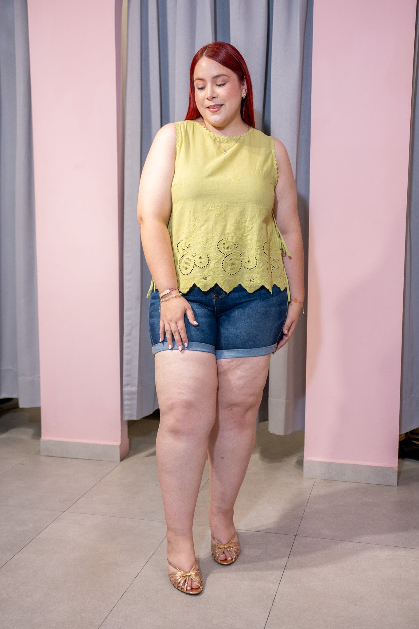 Blusa Curvy Sin Manga, Bordado Escote Redondo Verde Limon