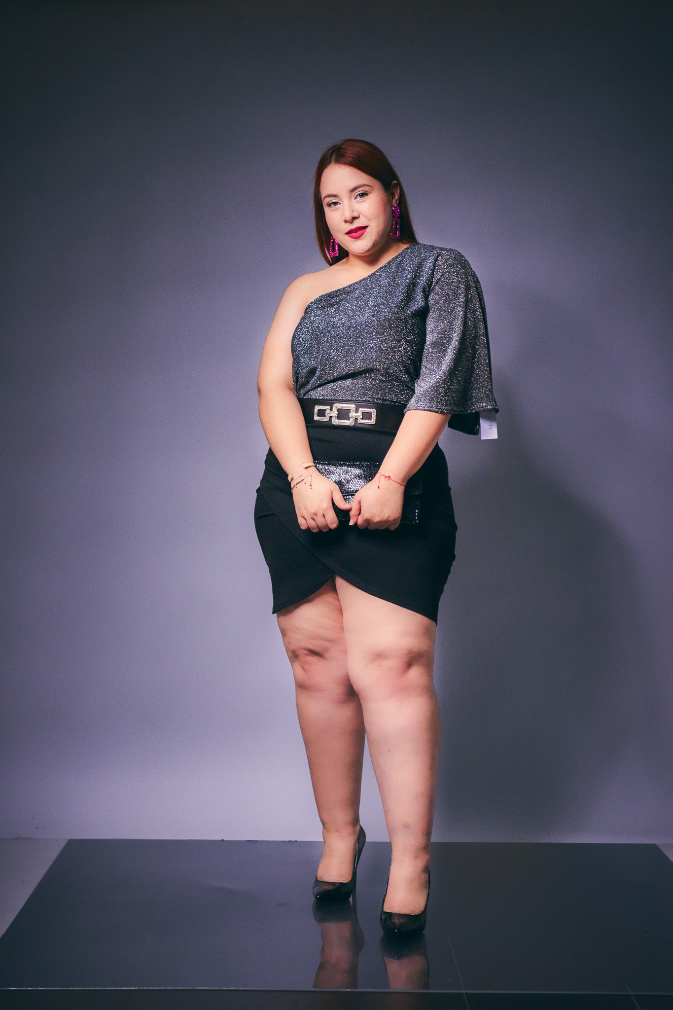 Vestido One Shoulder con Brillos Plata Plus Size para Mujer