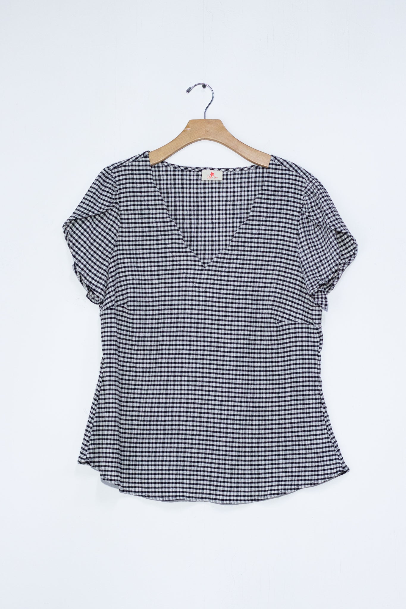 Blusa a cuadros rosa y negra
