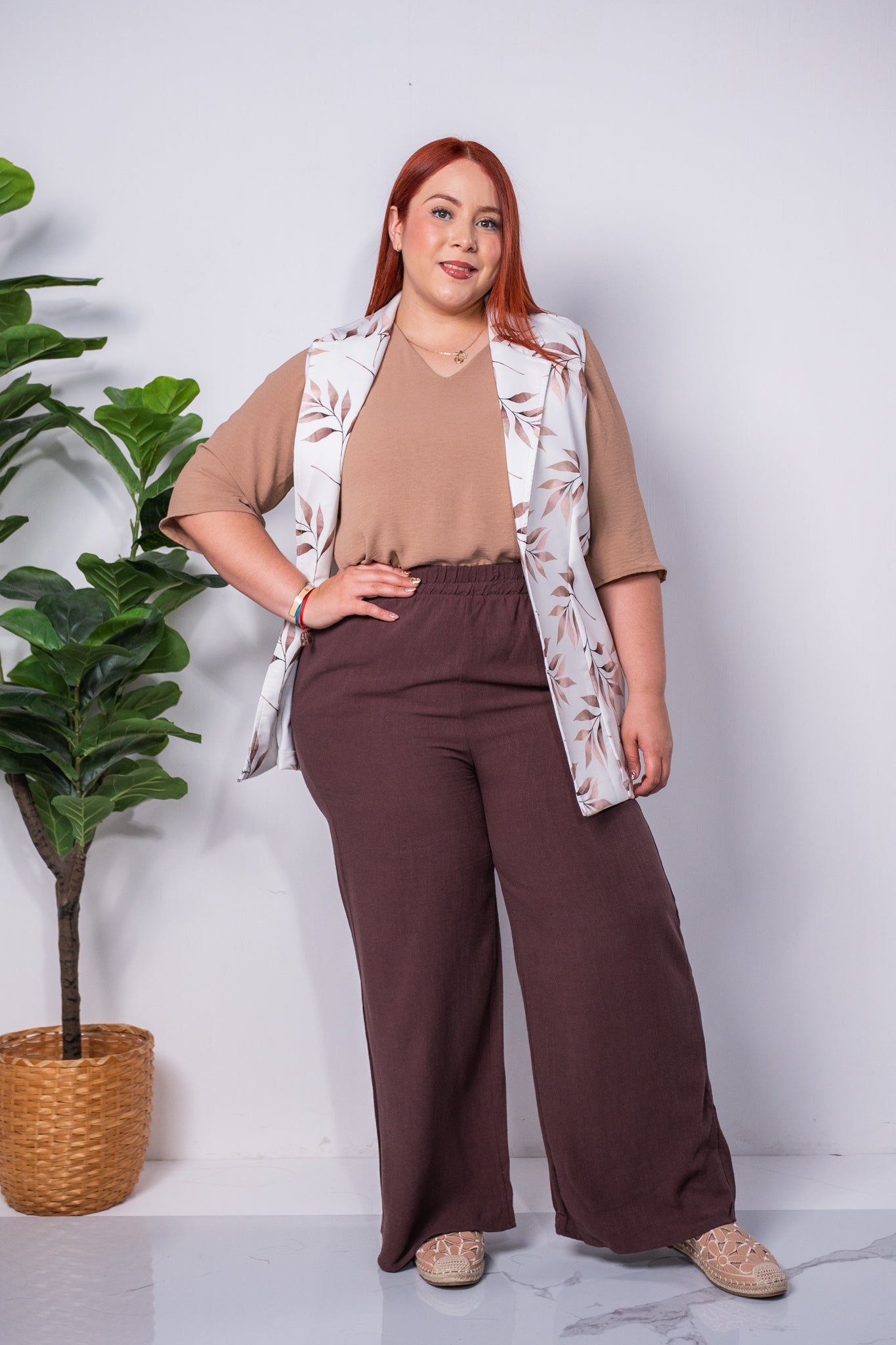 Blusa lisa cuello V cafe
