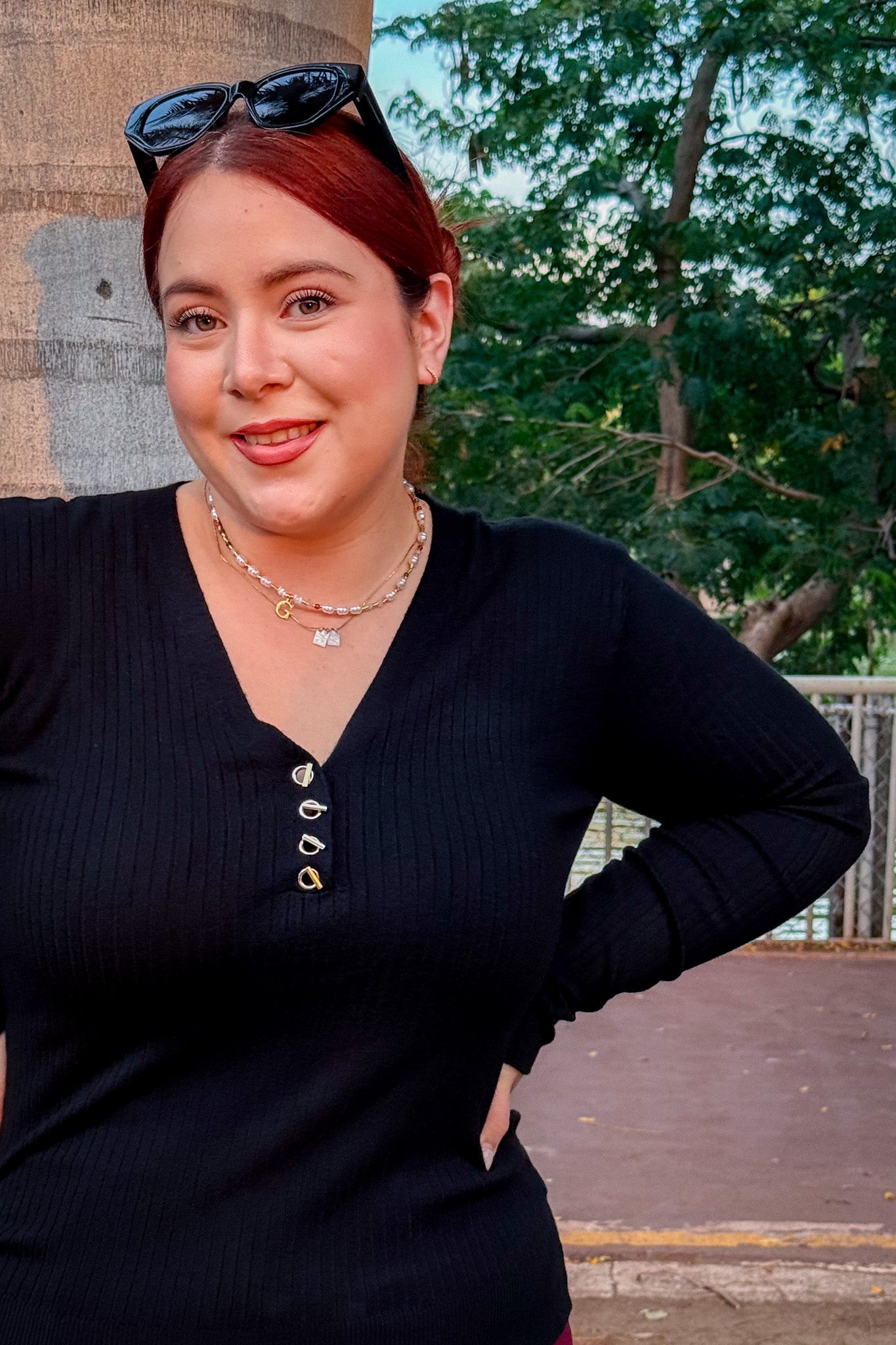 Blusa cuello V c/botones negra