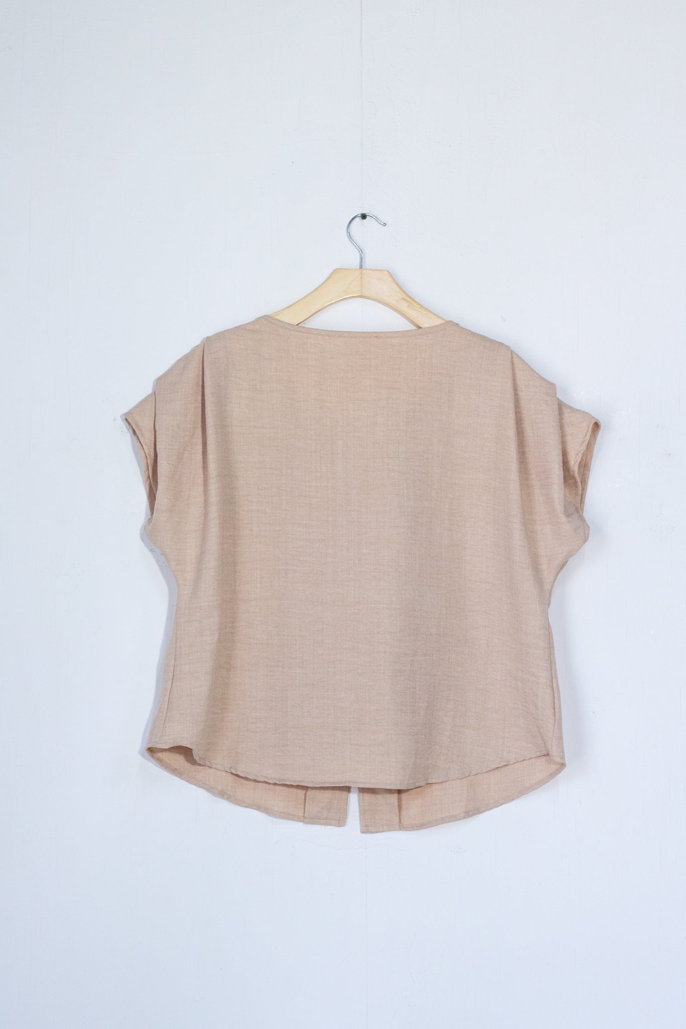 Blusa lisa manga corta hebilla soles