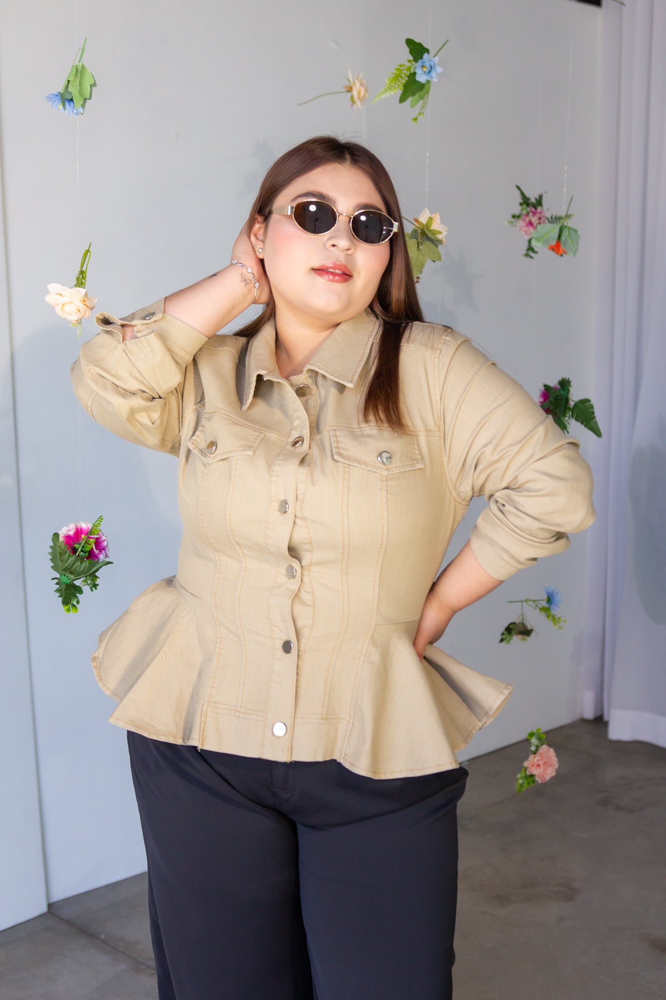 Chamarra peplun beige
