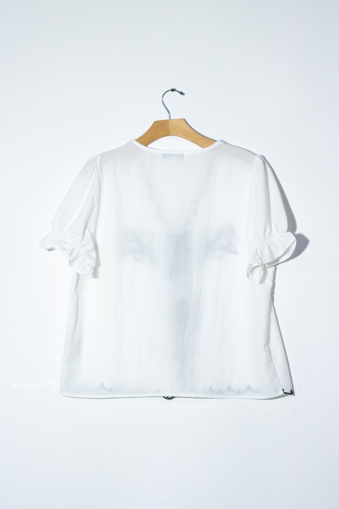 Blusa detalles bordados blanca