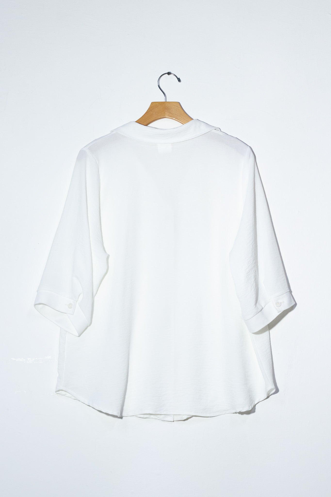 Camisa Curvy Lisa Manga 3/4 Blanco y Verde Versátil Oficina