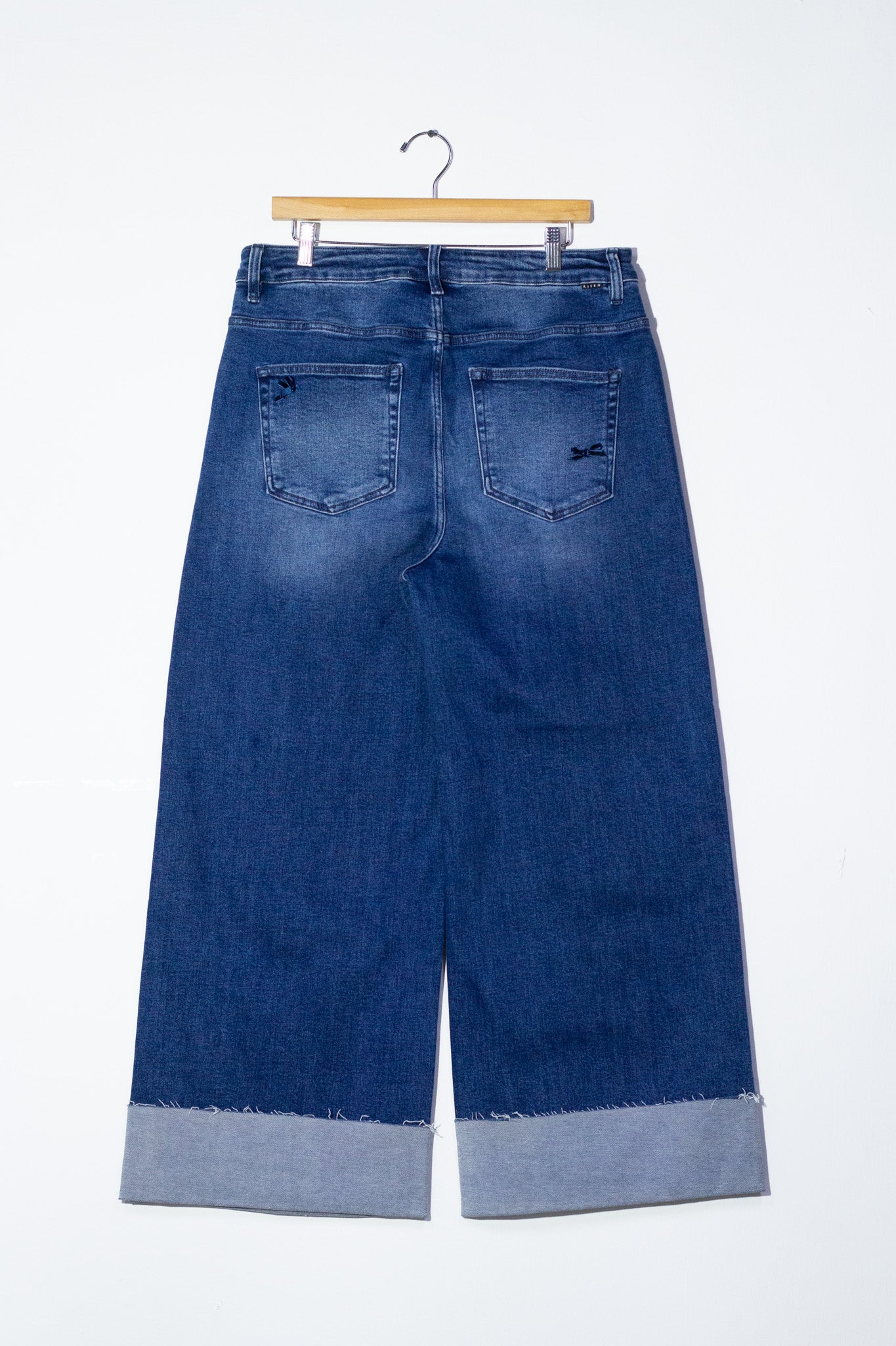 Jeans recto crop c/moños osc