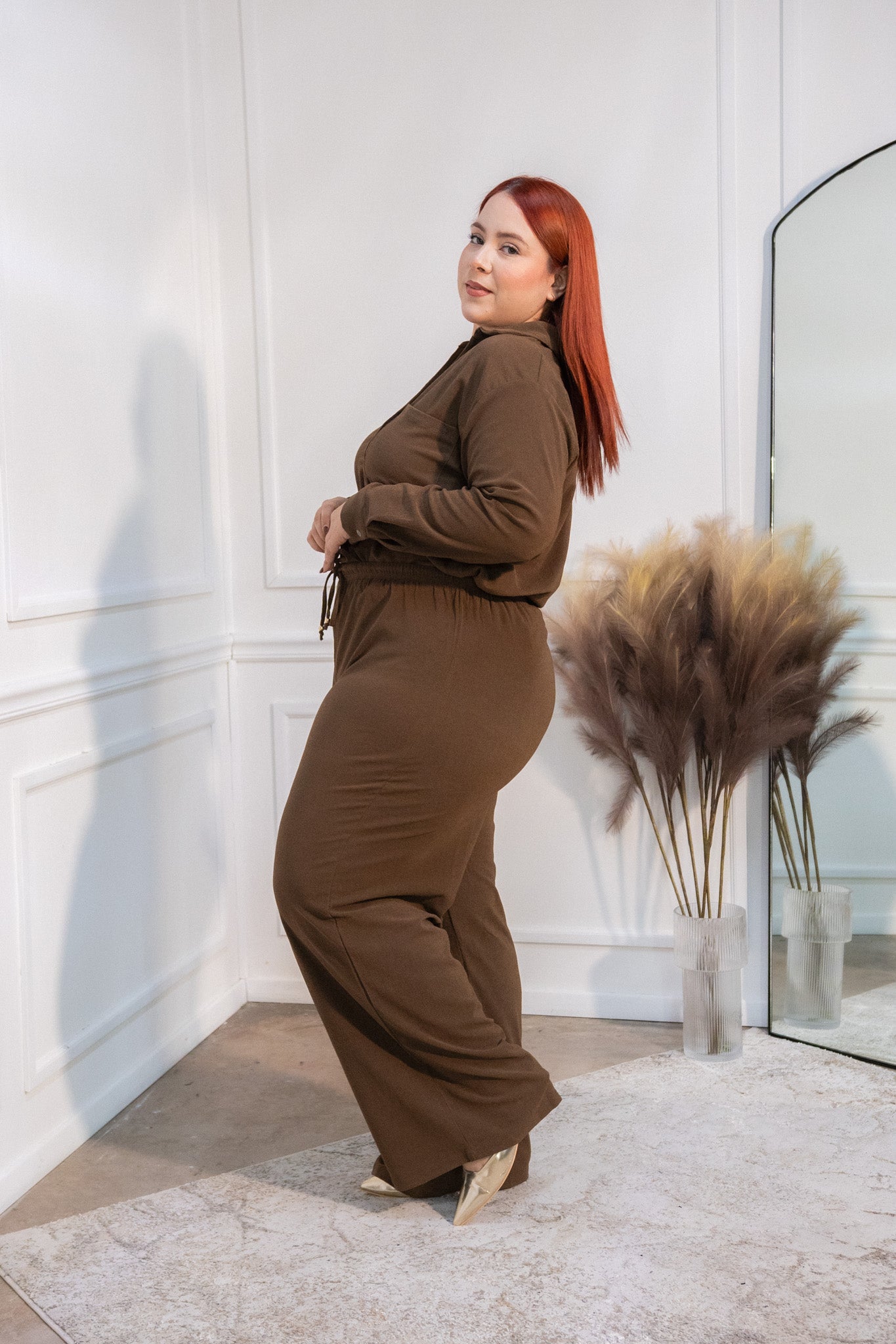 Set pantalon camisa con bolsas cafe