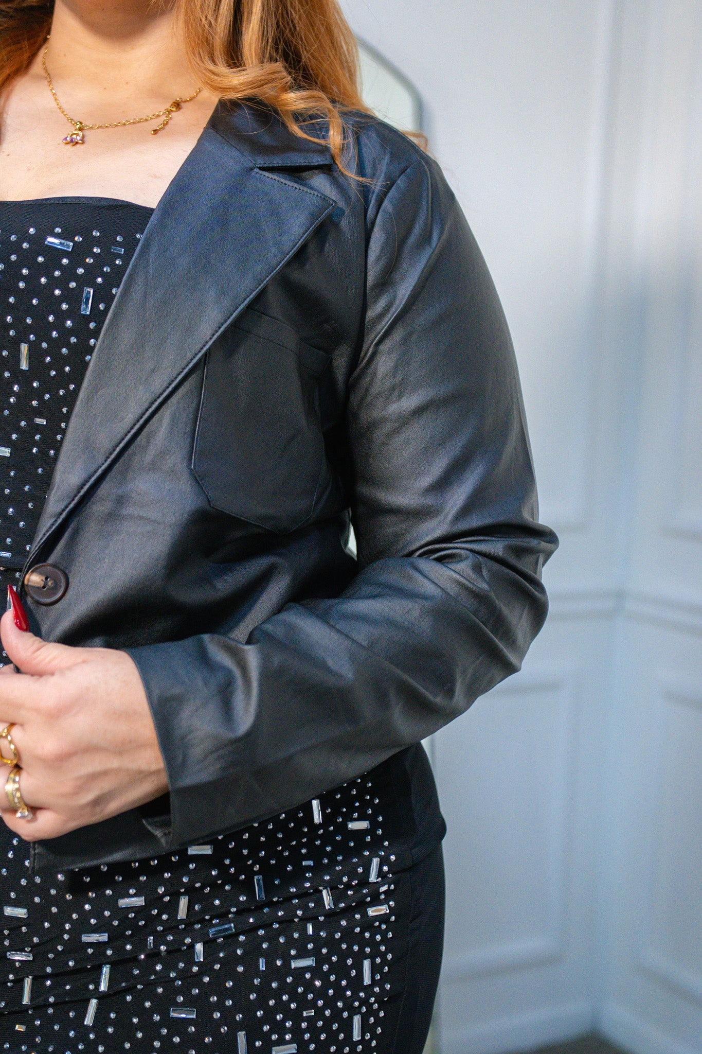 Blazer cuero con bolsa neg