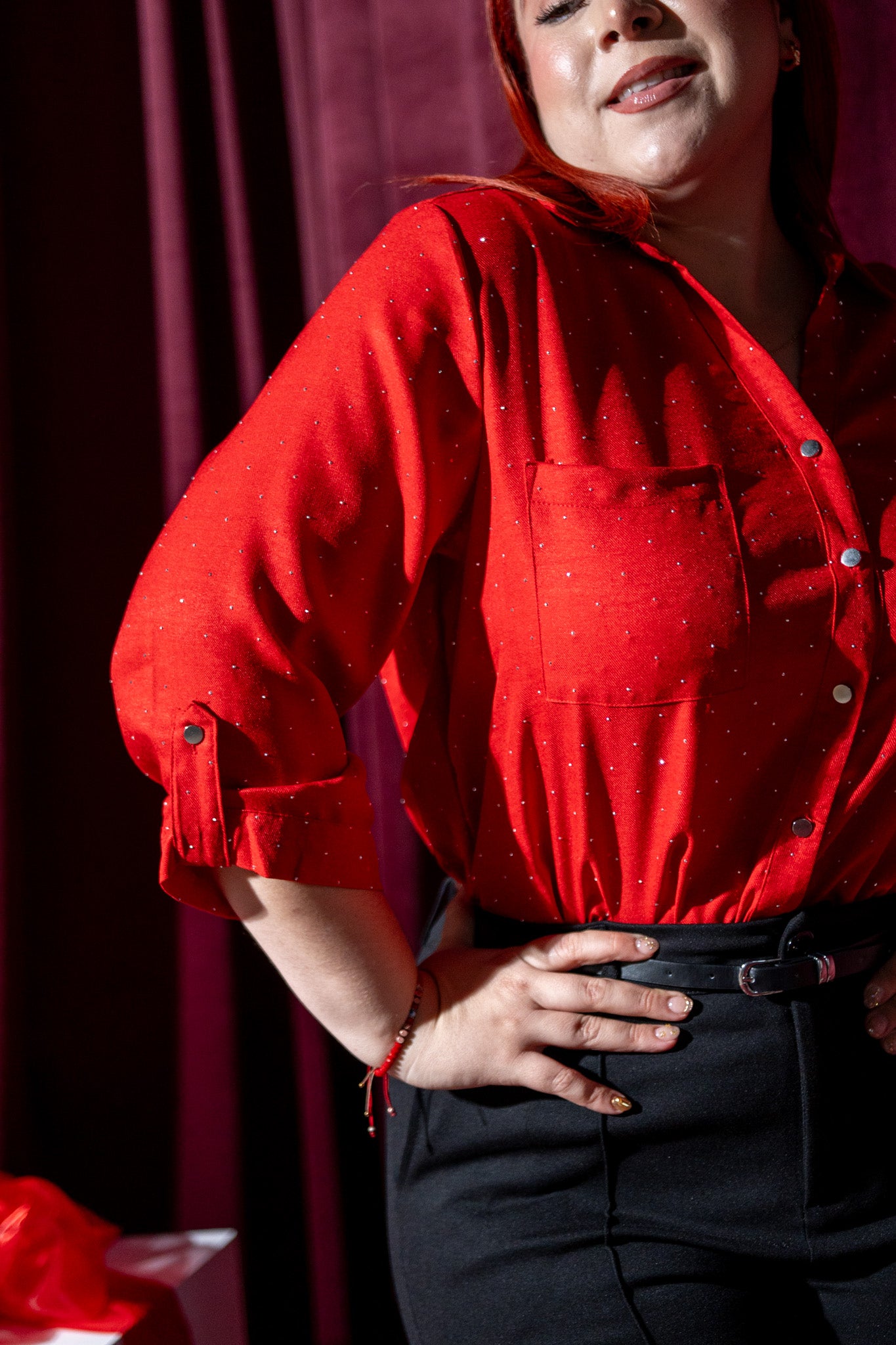 camisa con brillos roja