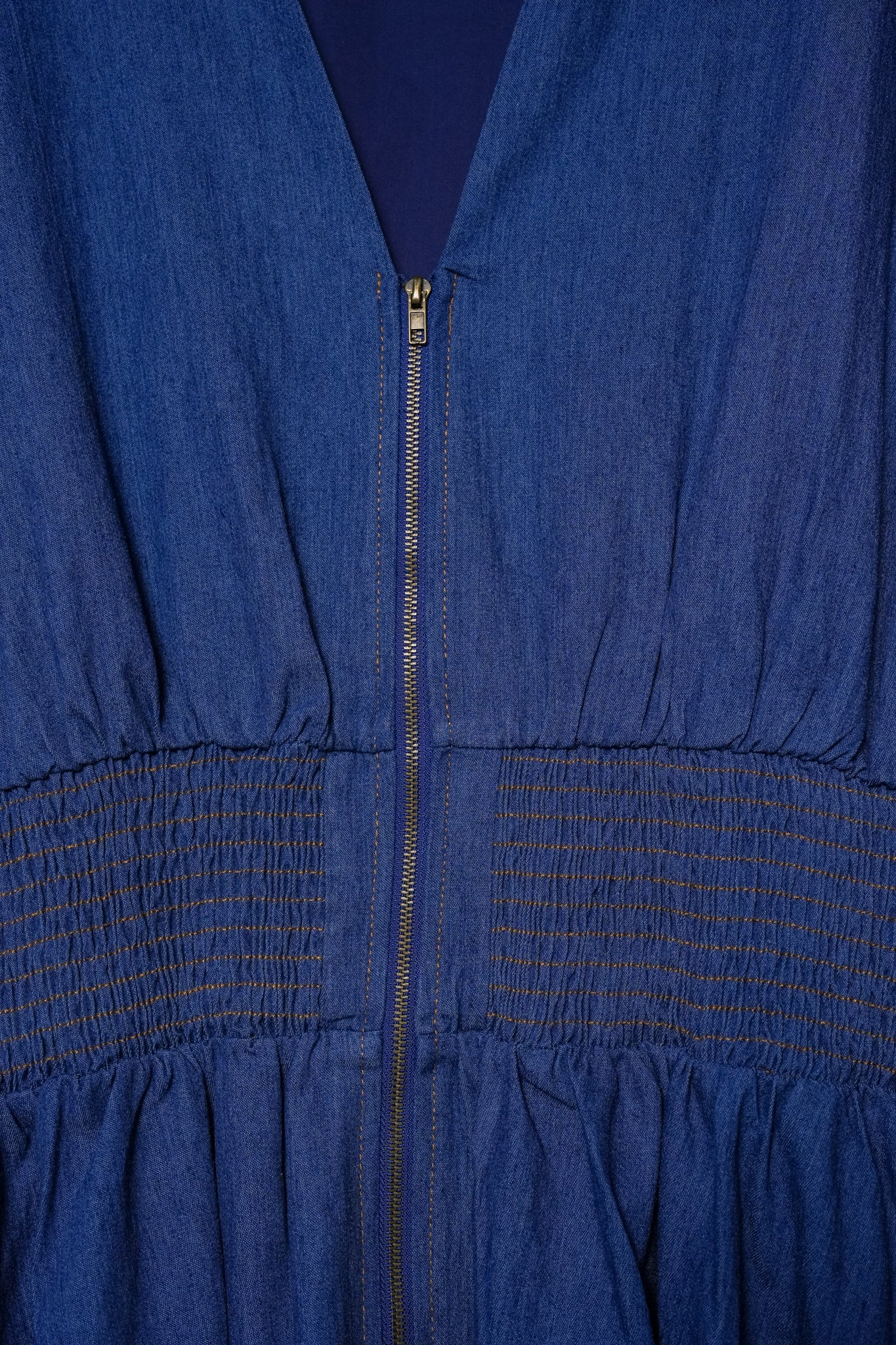 Vestido con ziper frontal denim