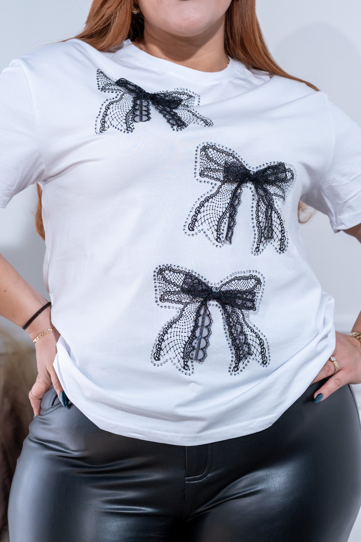 Playera moños negros