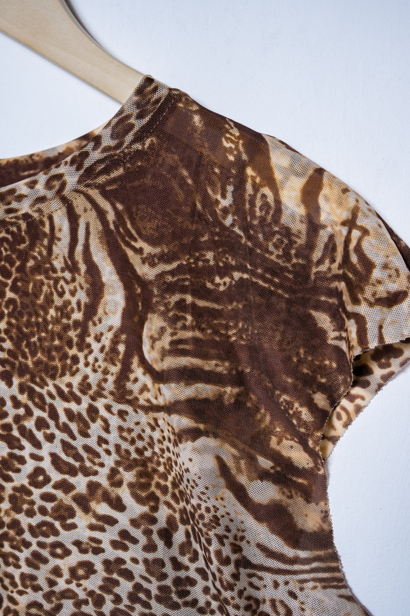 Blusa mersh print cafe