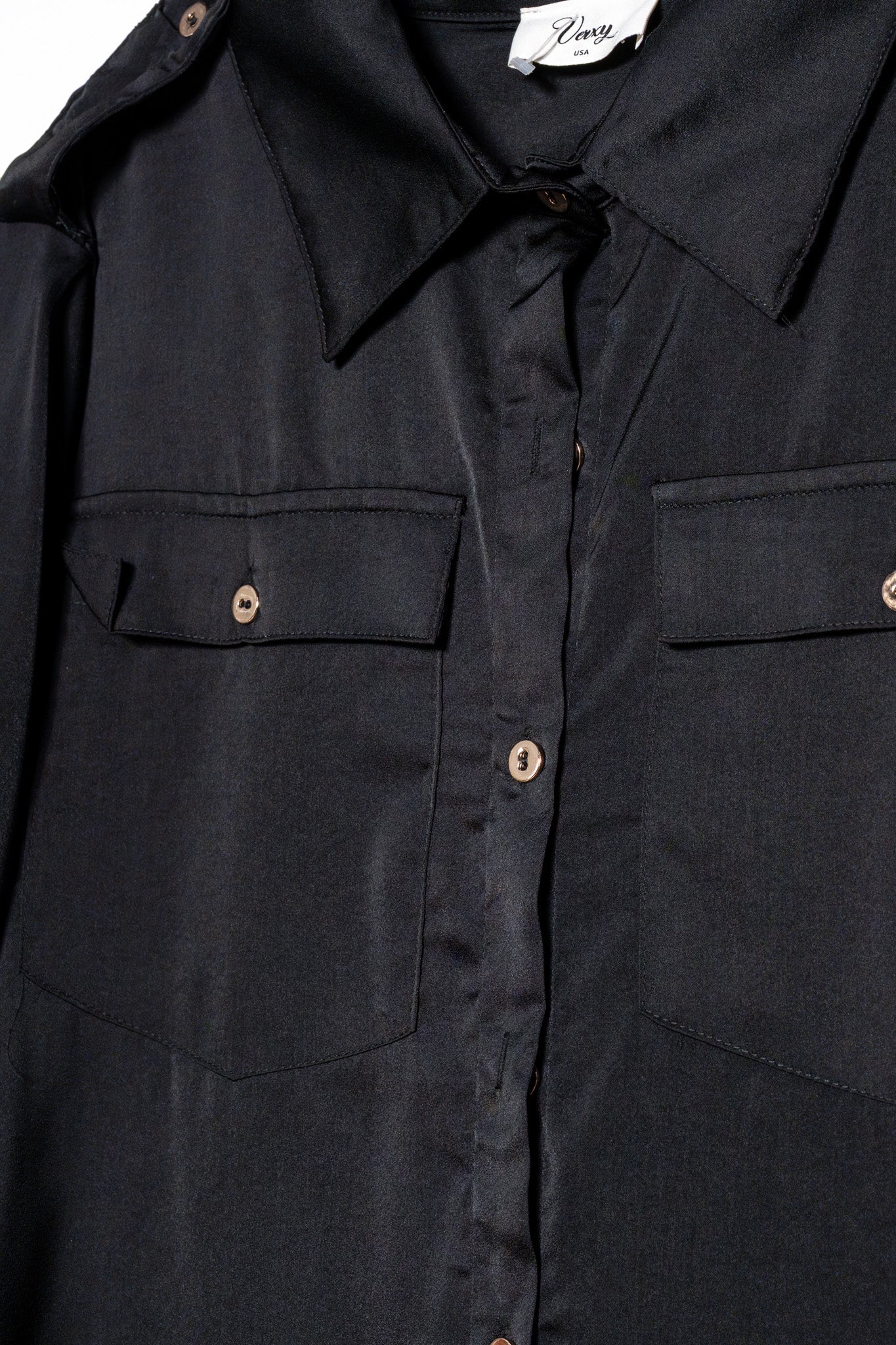 Camisa satin con bolsas negras