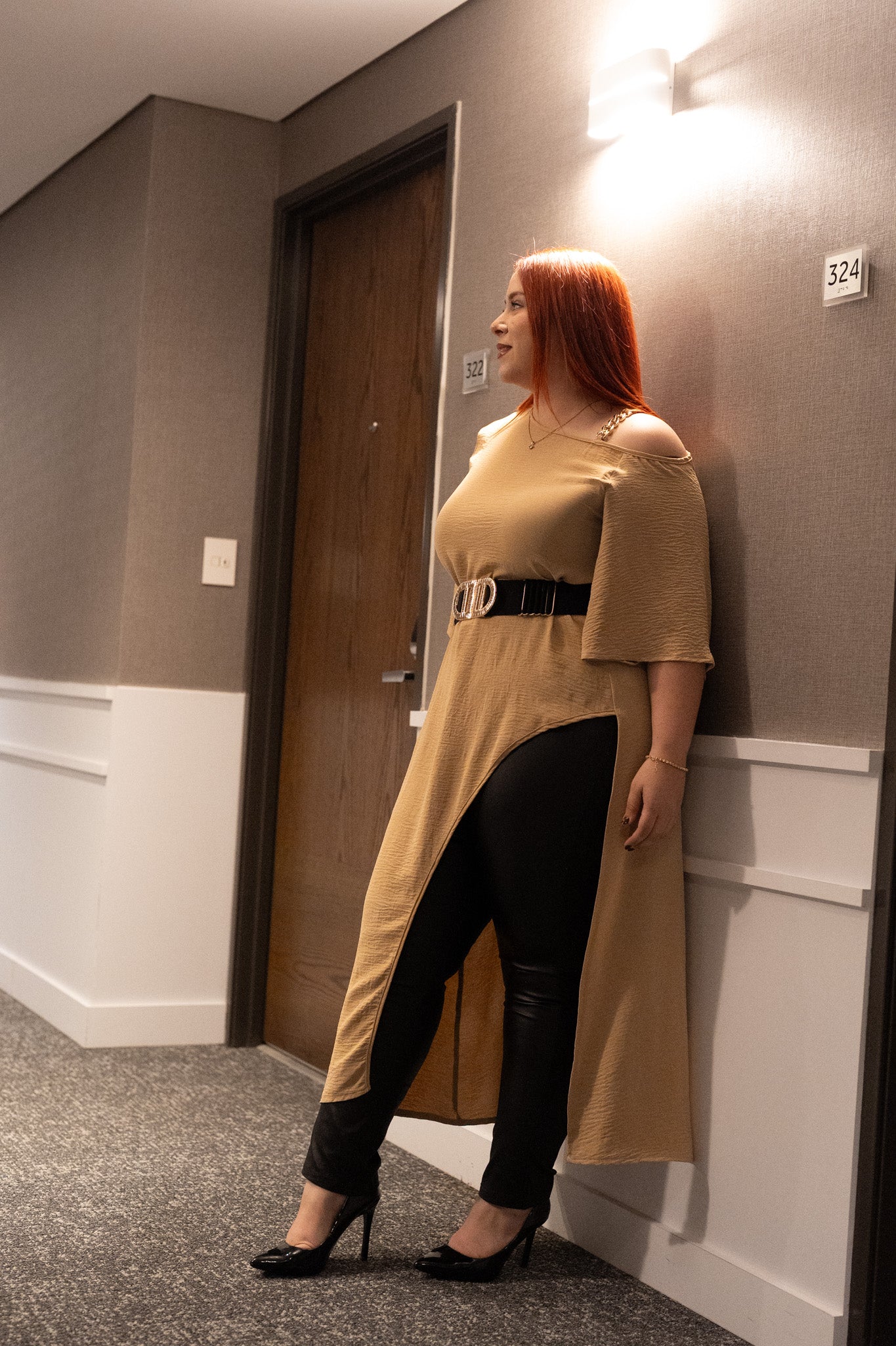 Blusón con cadena beige