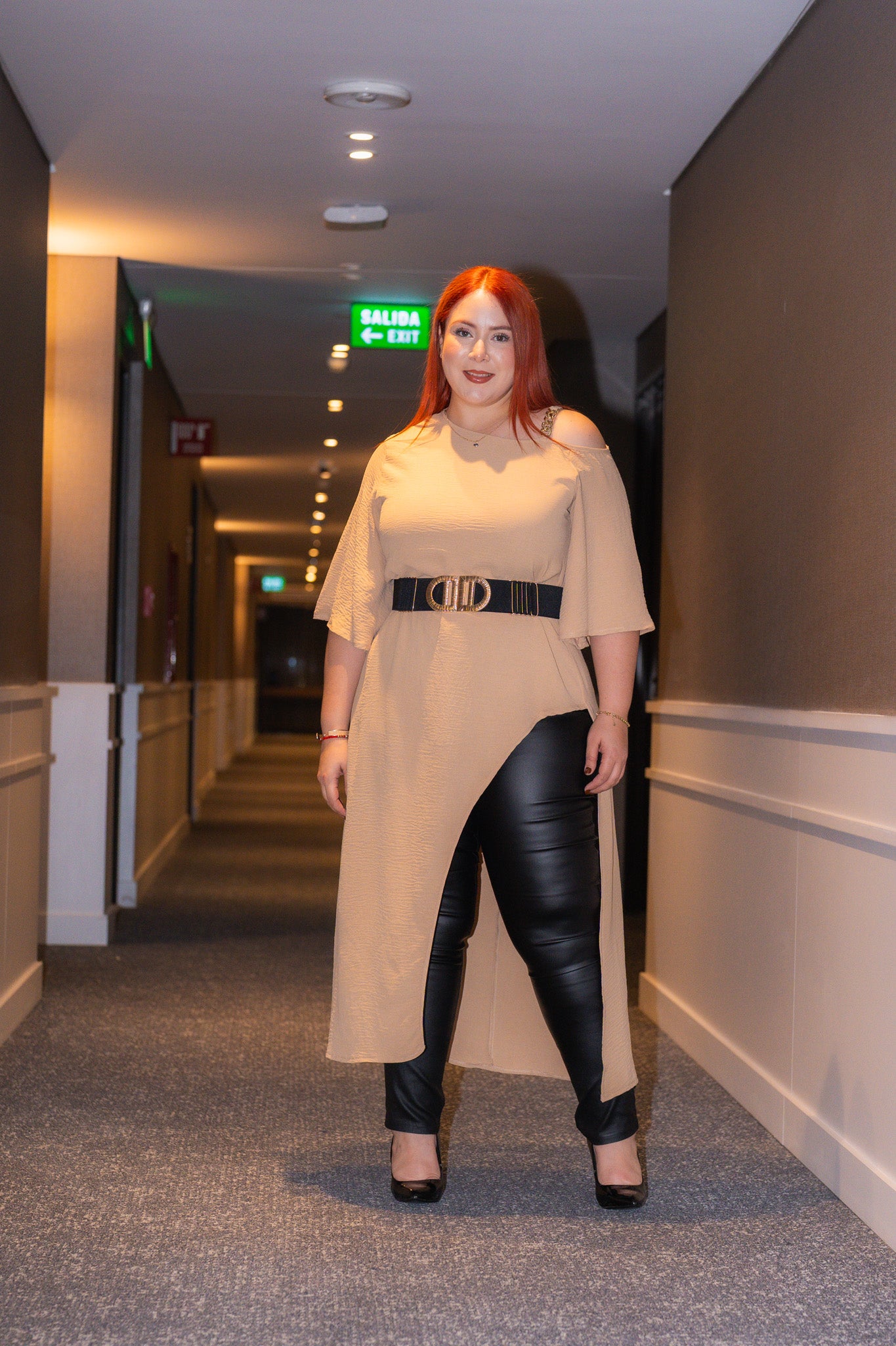 Blusón con cadena beige