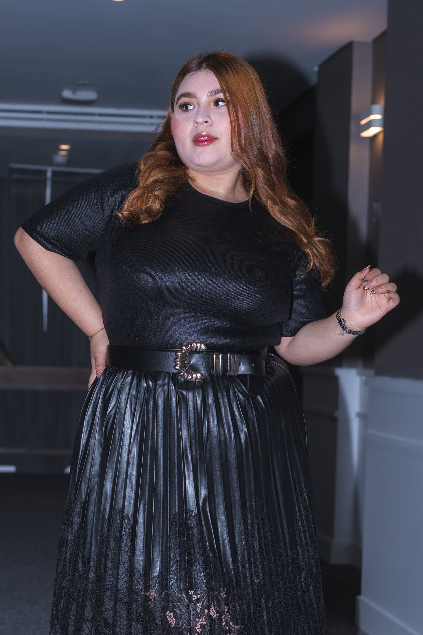 Blusa acanalada metalica negra