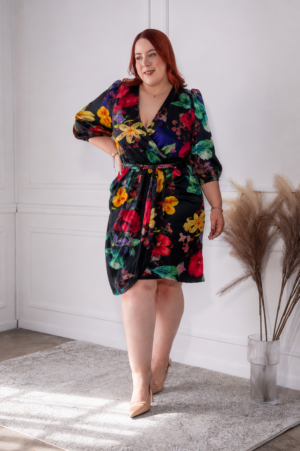 Vestido Satín Curvy Cruzado Floral Negro