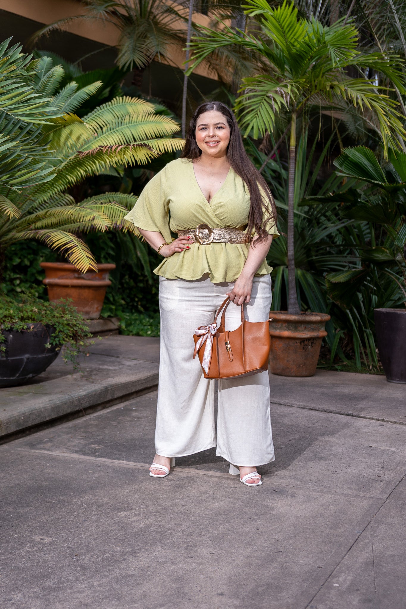 Blusa Curvy Peplum con Lazo Verde Define Cintura Femenina
