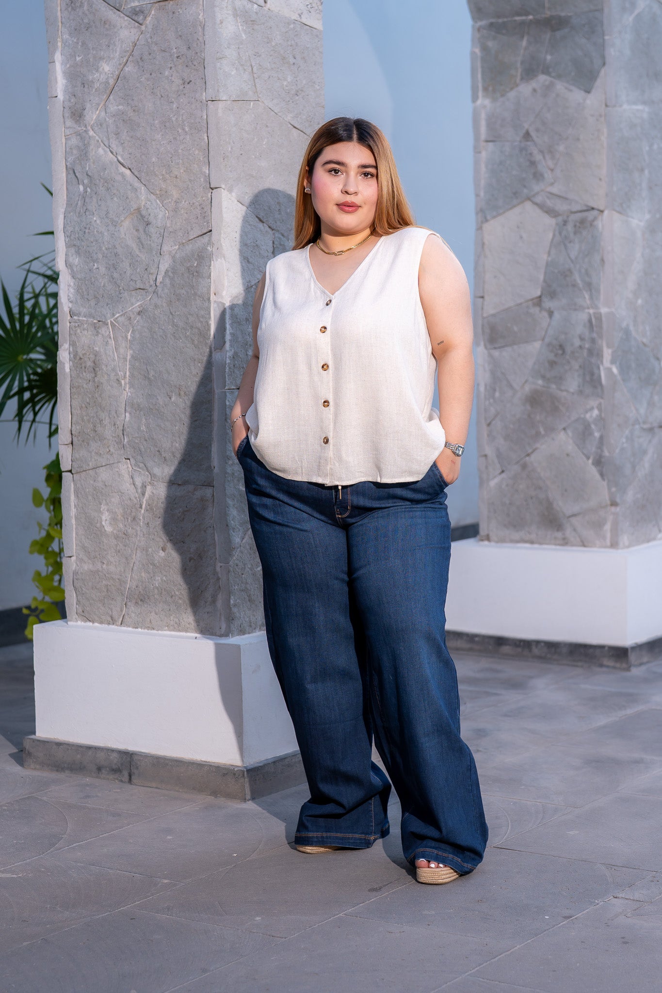 Chaleco Curvy Lino Liso Beige Fresco Layering Versátil