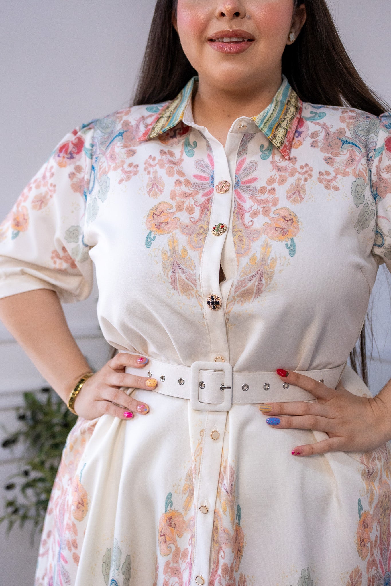 Vestido Curvy Camisero Estampado Beige con Cinto Define Cintura