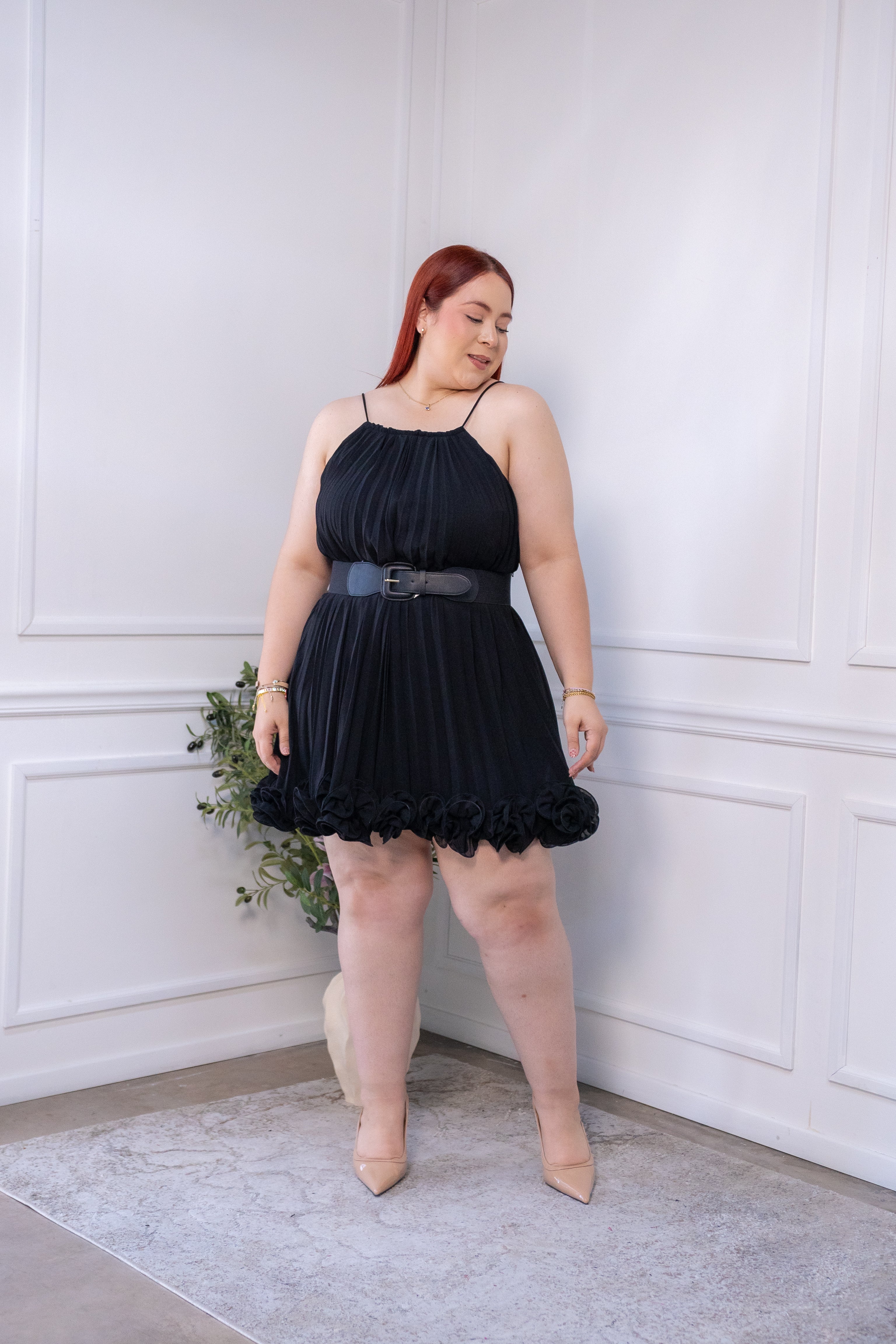Vestido Curvy Coqueto Gasa Plisada Negro con Forro Eventos