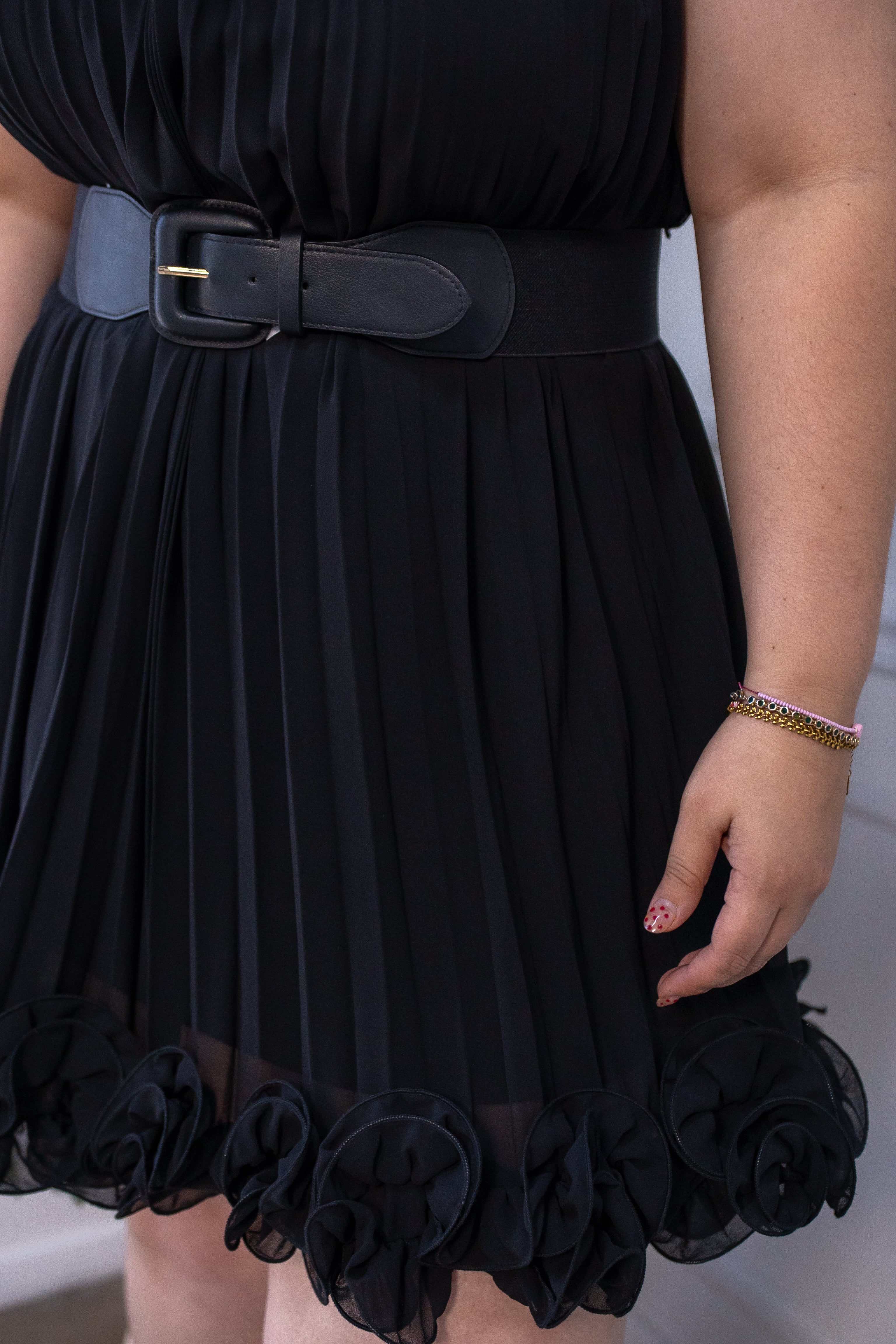 Vestido Curvy Coqueto Gasa Plisada Negro con Forro Eventos