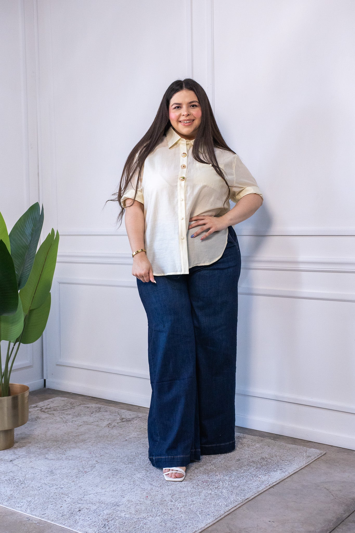 Camisa Curvy Lisa de Botones Multifuncional Toda Temporada