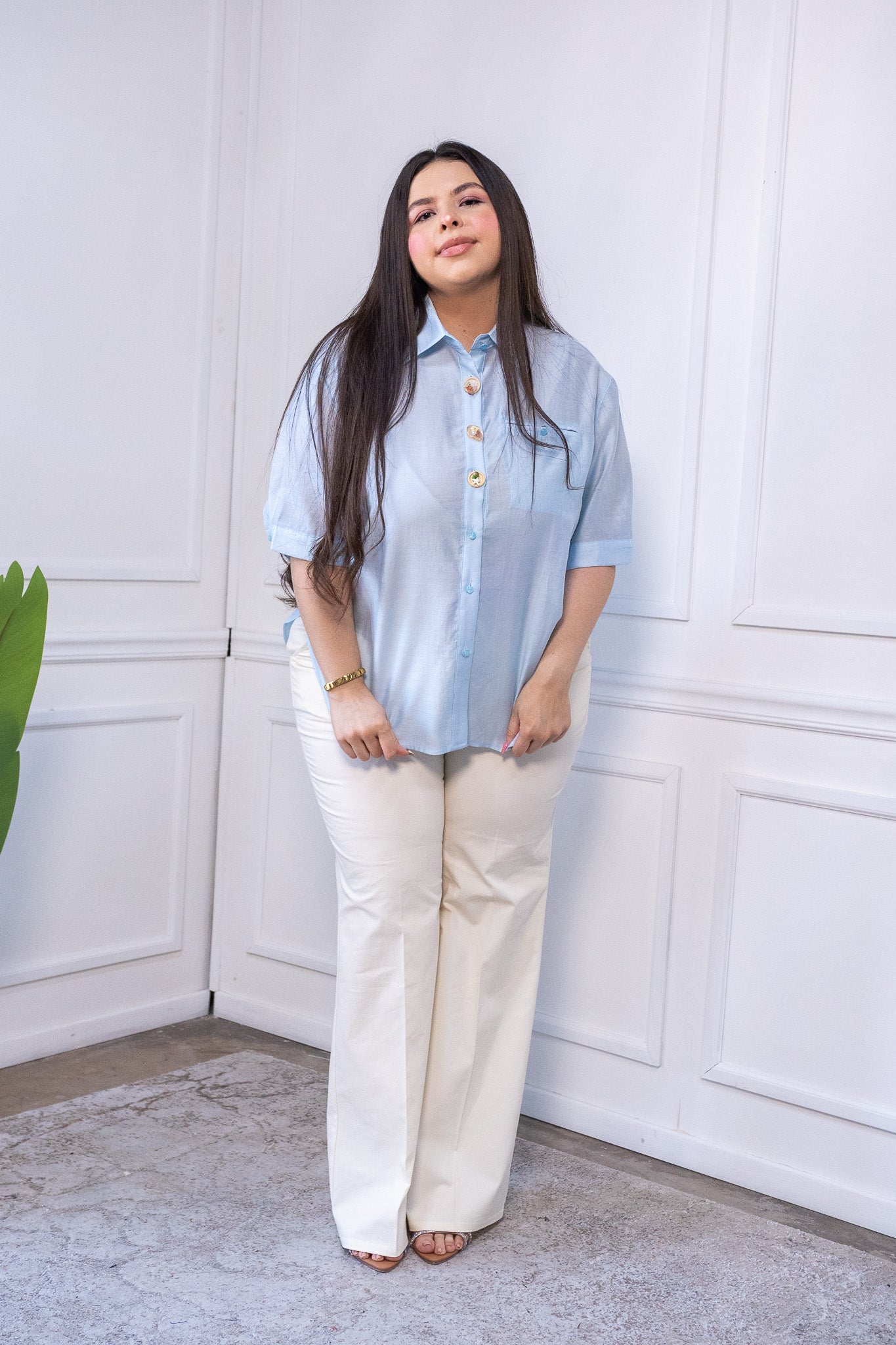 Camisa Curvy Lisa con Botones Azul Versátil Profesional