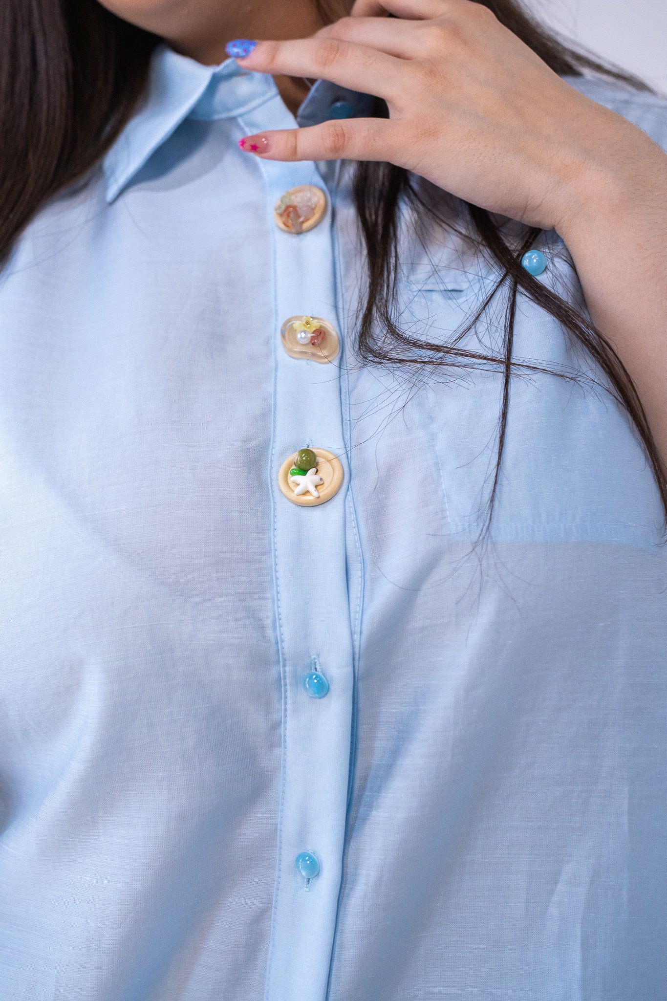 Camisa Curvy Lisa con Botones Azul Versátil Profesional