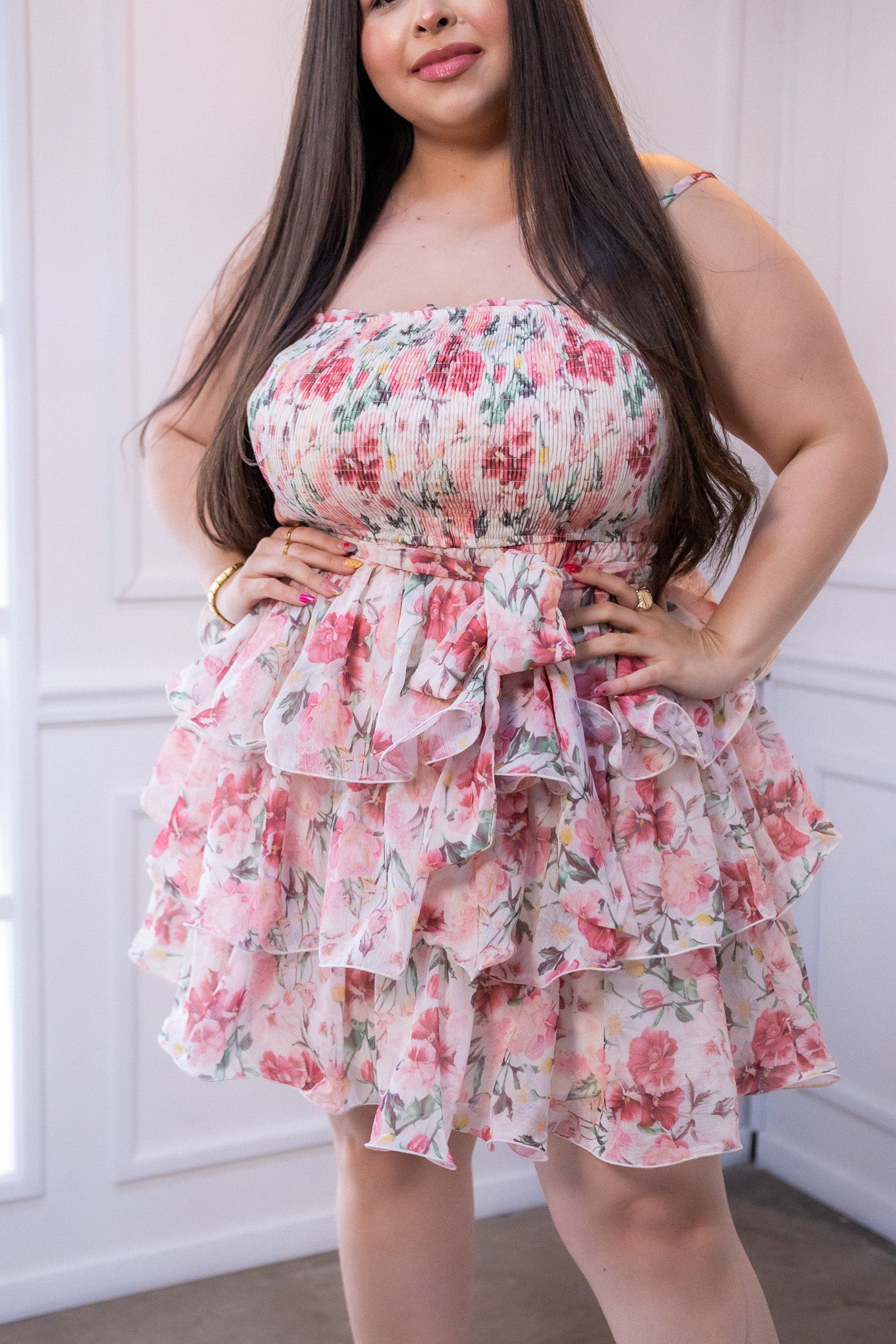 Vestido Curvy Corto Gasa Floral con Volantes y Forro Interior