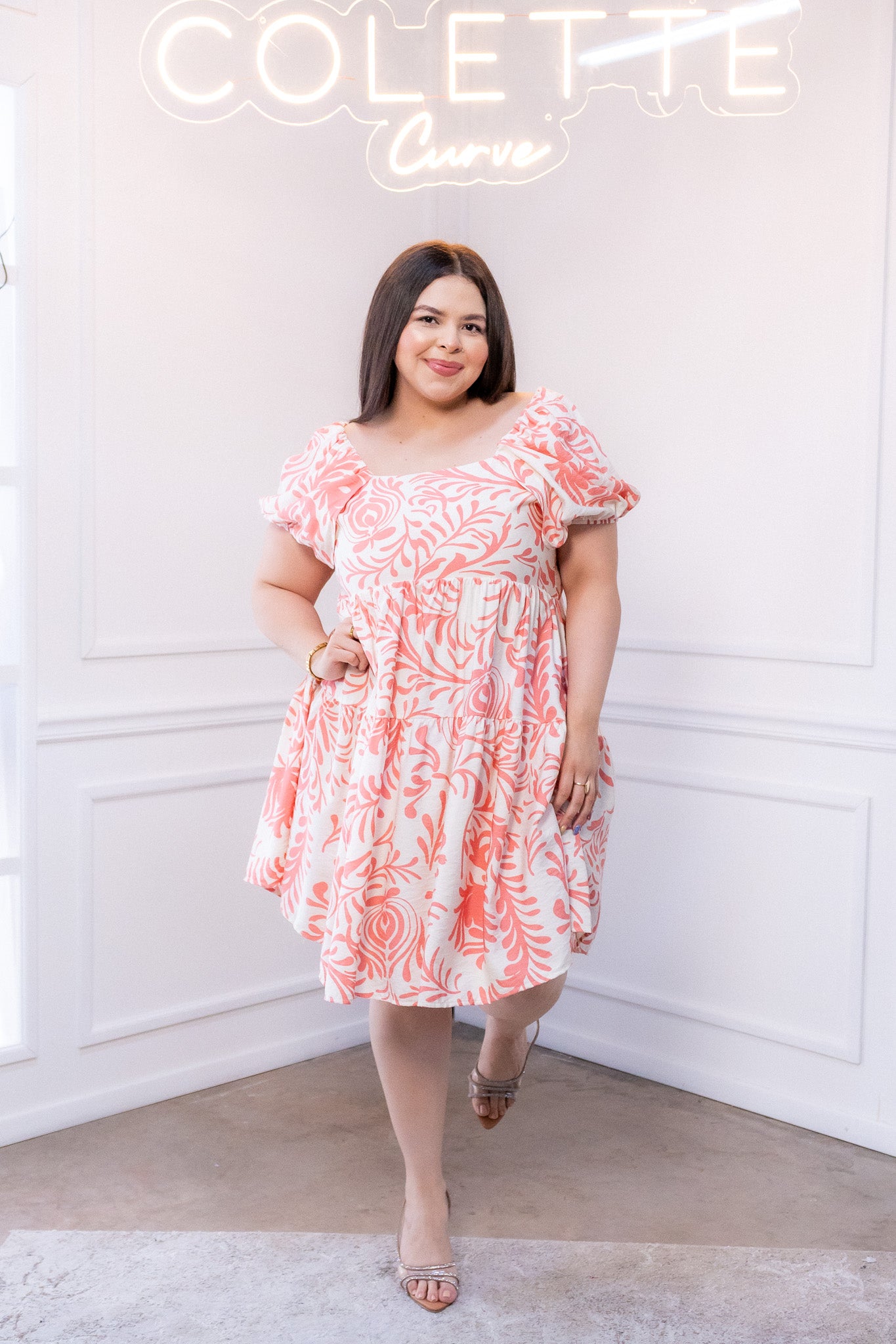 Vestido Curvy Corto Estampado Rosa Ligero Vibra Primaveral