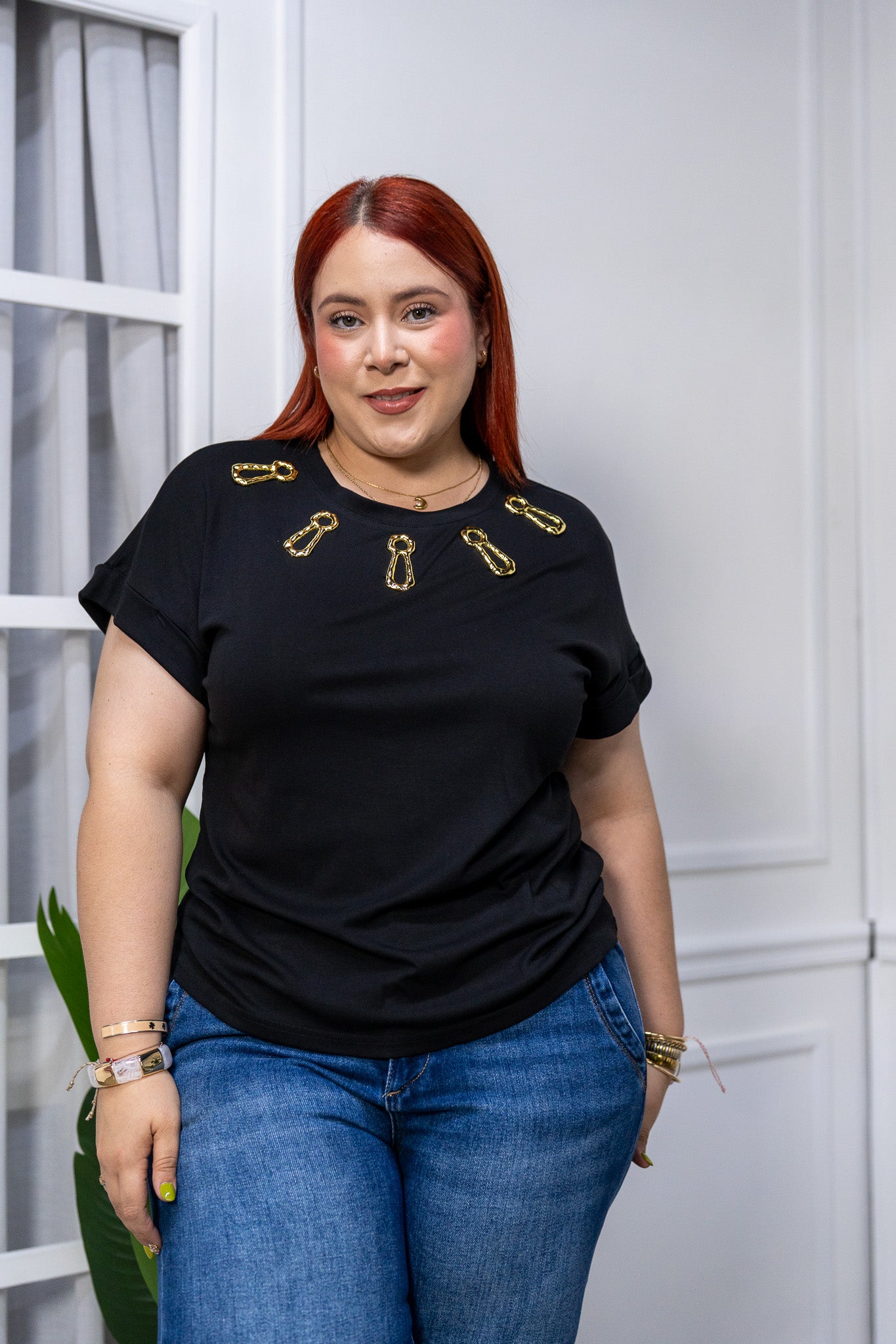 Blusa Curvy Básica Algodón Stretch Hebilla Dorada Versátil