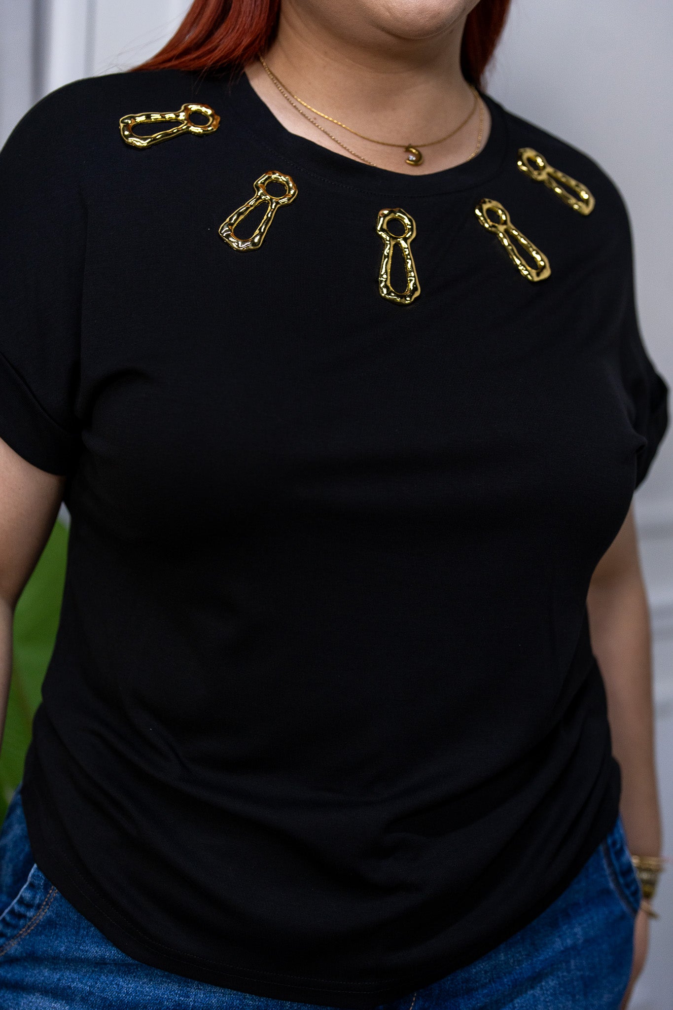 Blusa Curvy Básica Algodón Stretch Hebilla Dorada Versátil