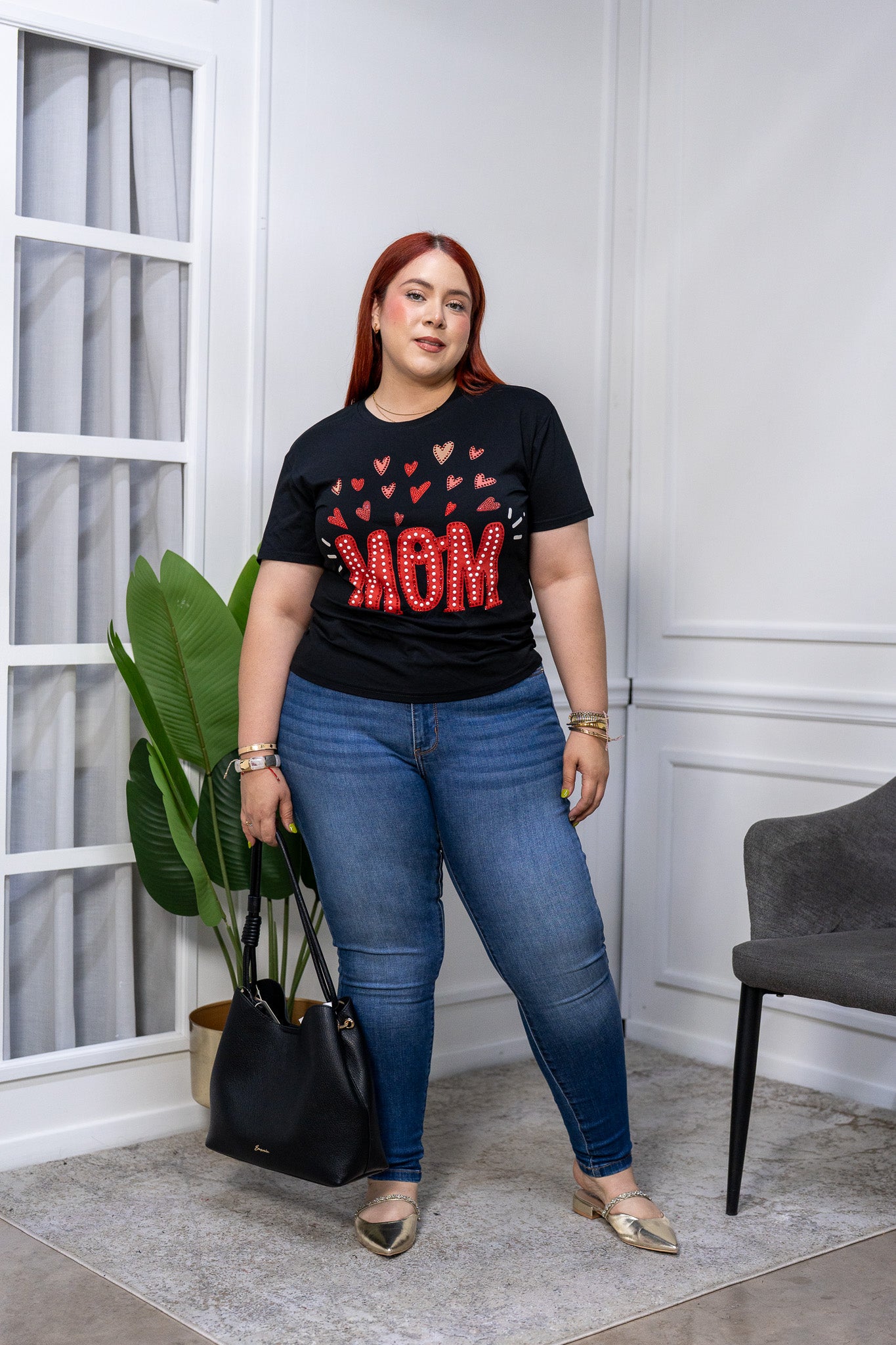 Playera Curvy Negra Estampado Mom con Pedrería Regalo Mamá