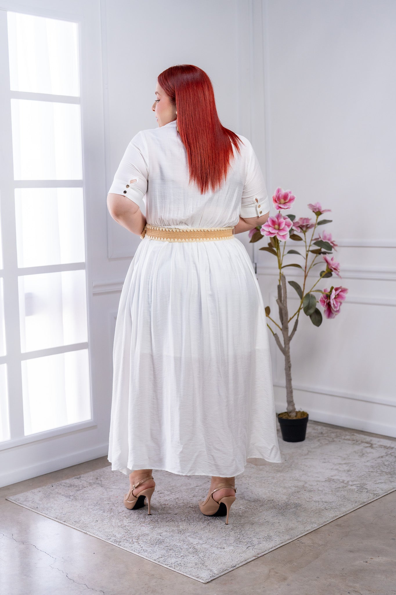 Vestido Maxi Camisero Curvy Blanco con Botones y Cinturón de Paja