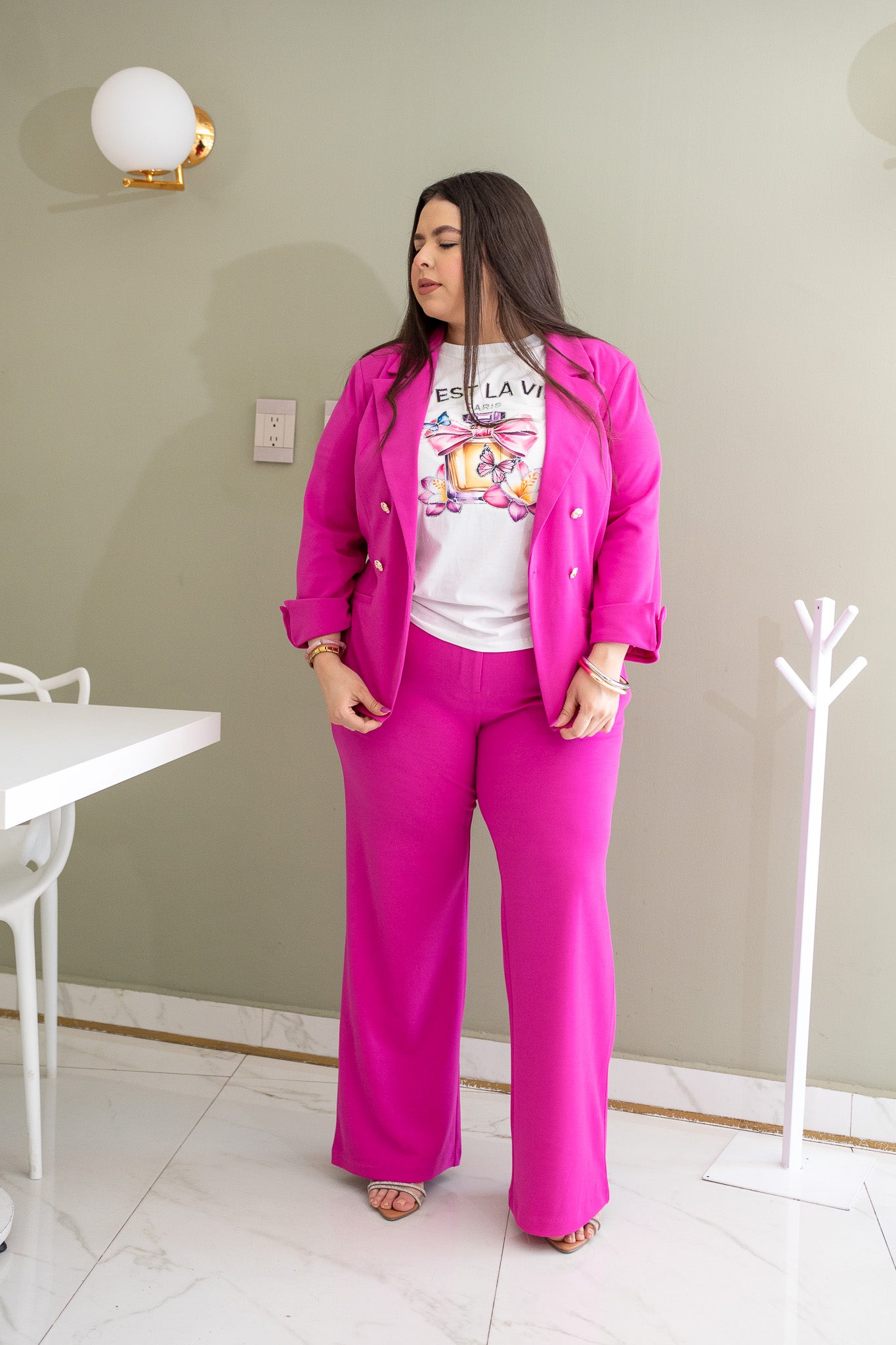 Conjunto Curvy Sastre Fucsia Blazer Dorado Pantalón Stretch