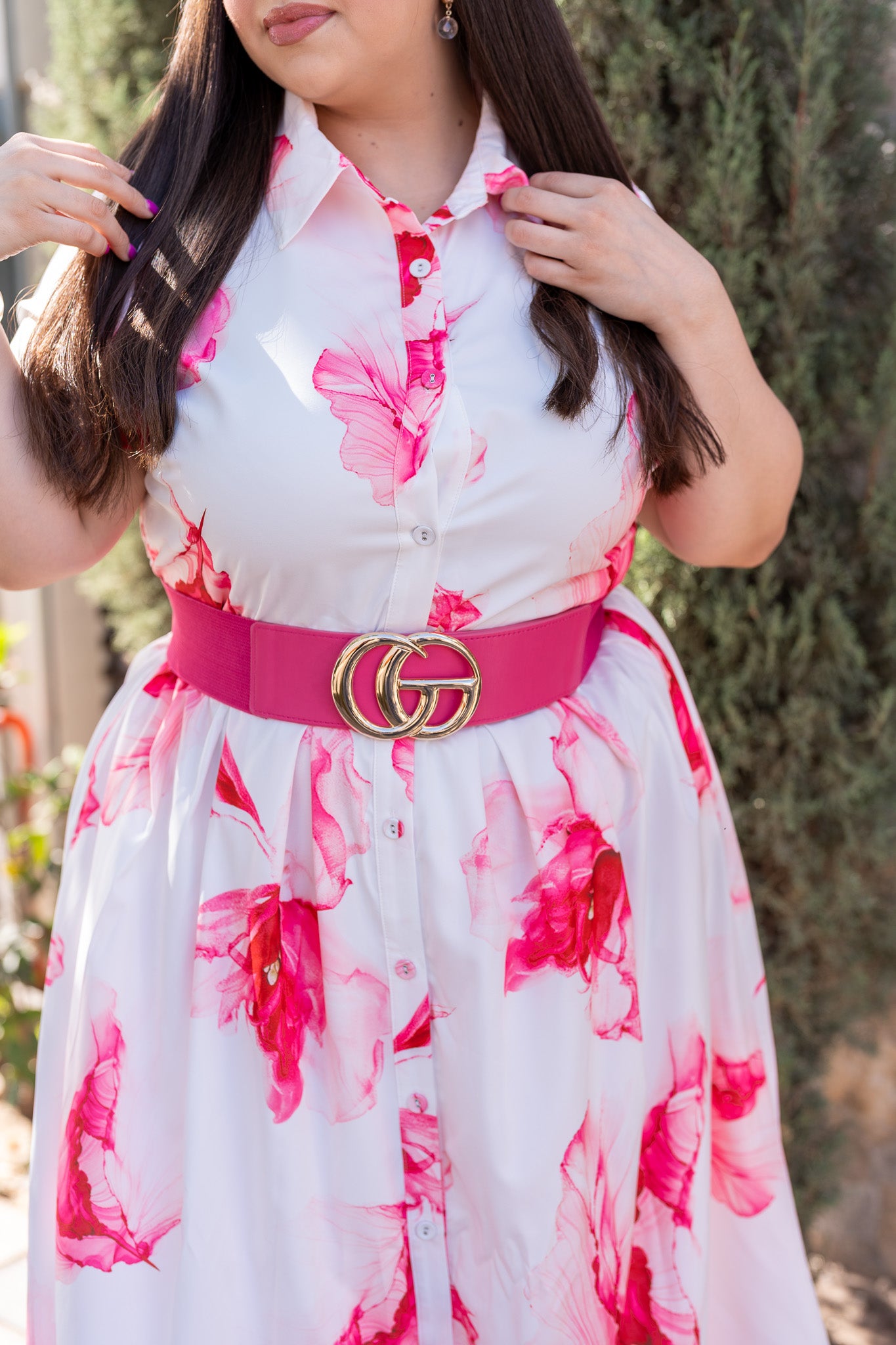Vestido Curvy Camisero Blanco con Estampado Floral Fucsia