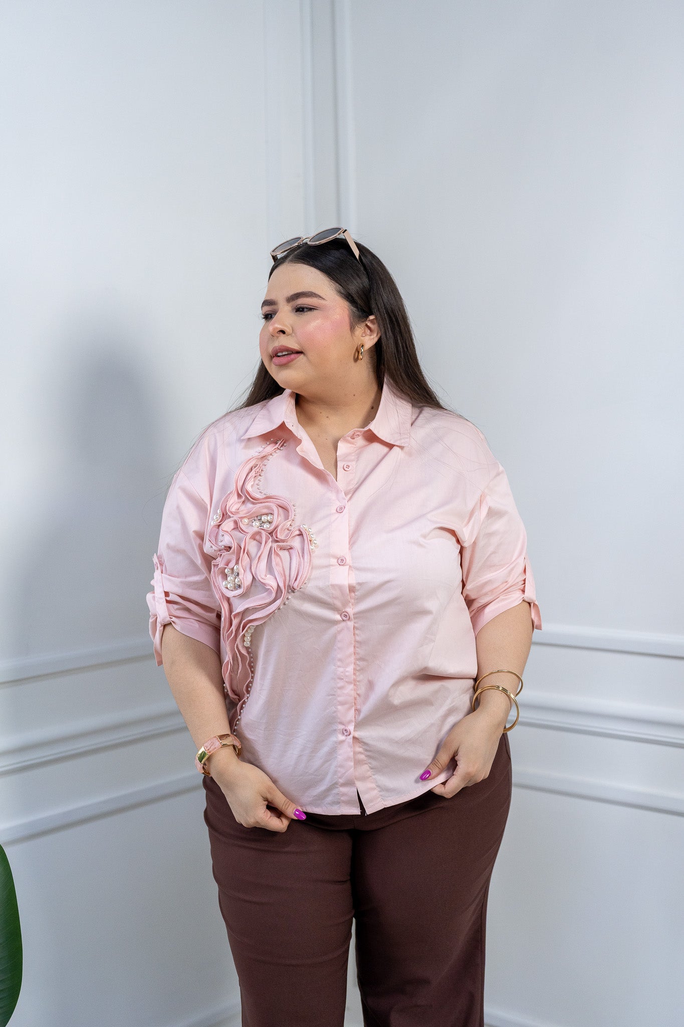 Camisa Curvy Rosa Pastel con Flor 3D y Perlas