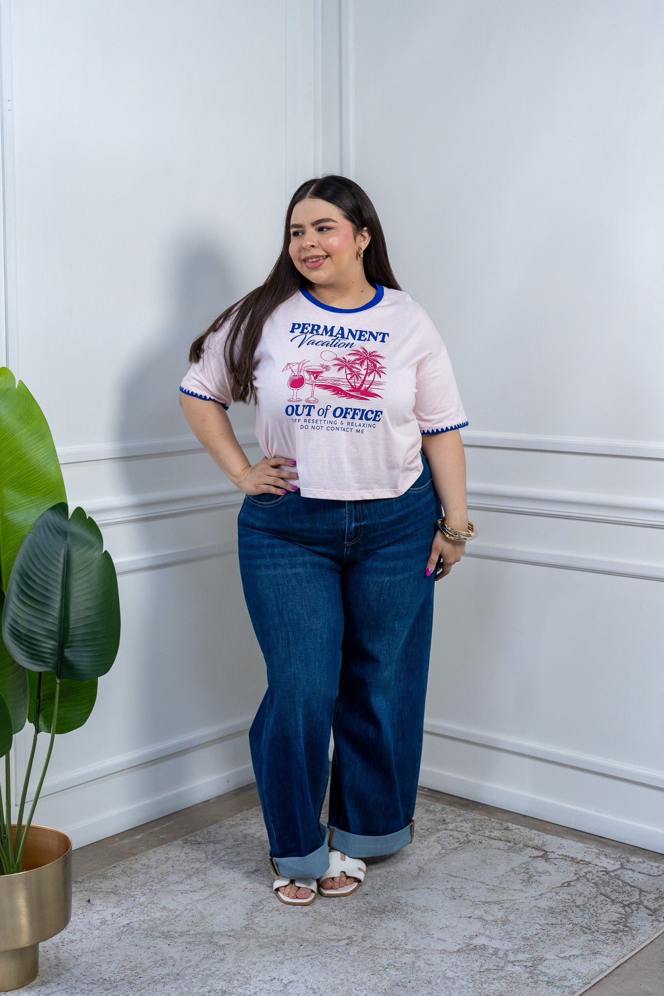 Playera Crop Curvy Permanent Vacation con Bordado en Mangas