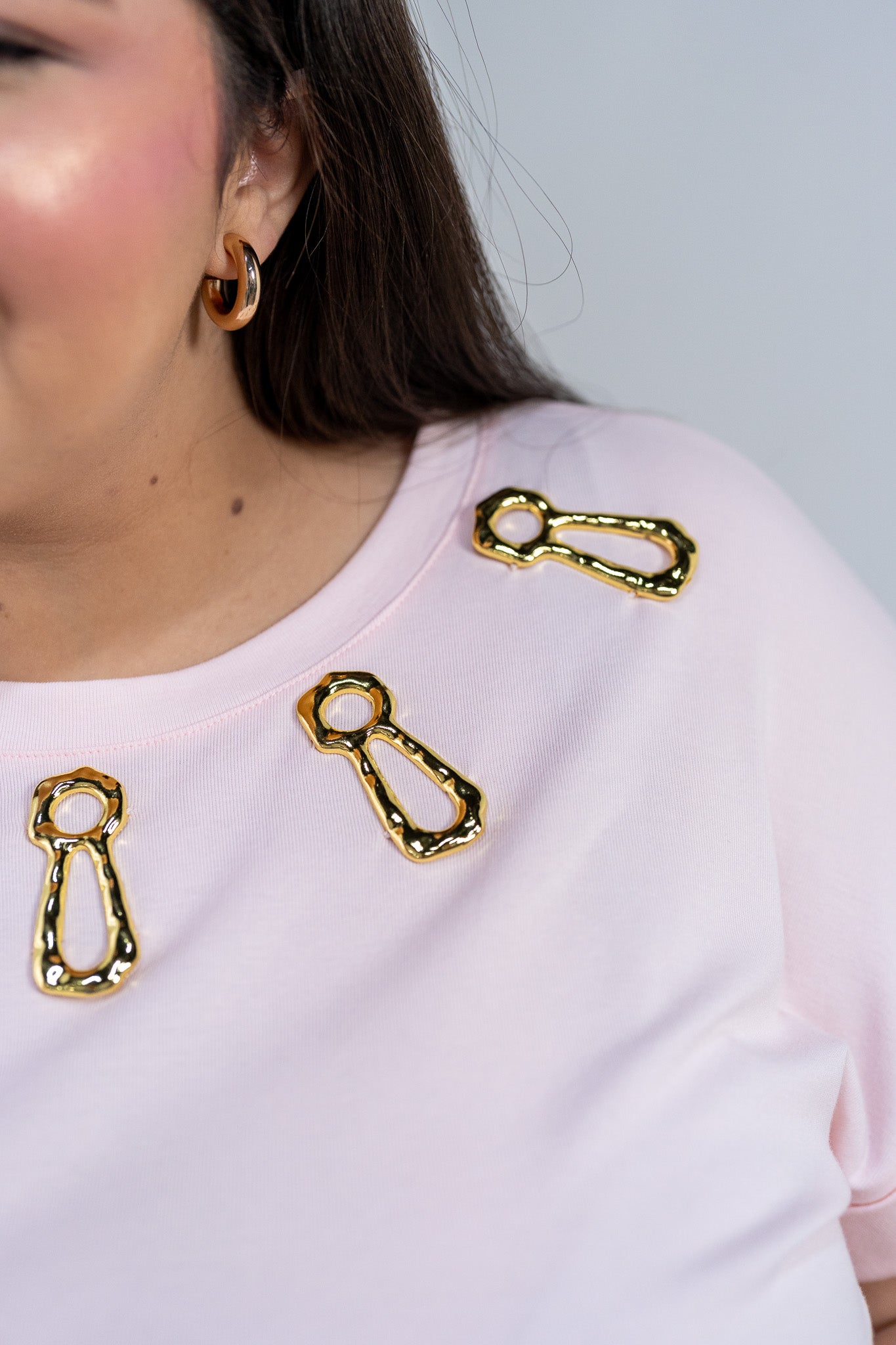 Blusa Curvy Rosa de Algodón con Herrajes Dorados